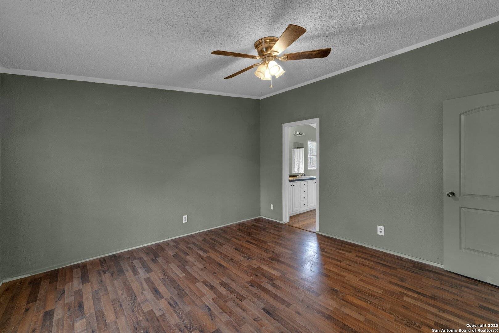 Devine, TX 78016-4829,465 COUNTY ROAD 6753