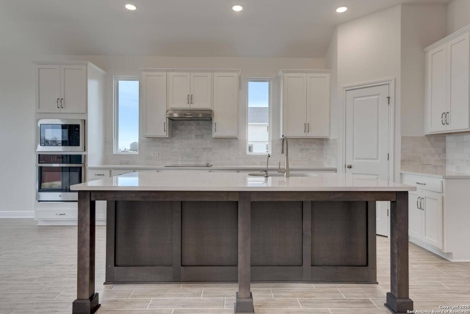 Castroville, TX 78009,113 Heidi Hill