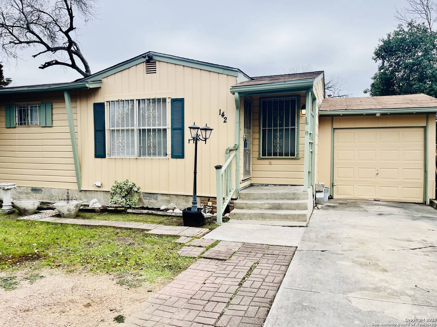 San Antonio, TX 78213-4518,142 HARWOOD DR
