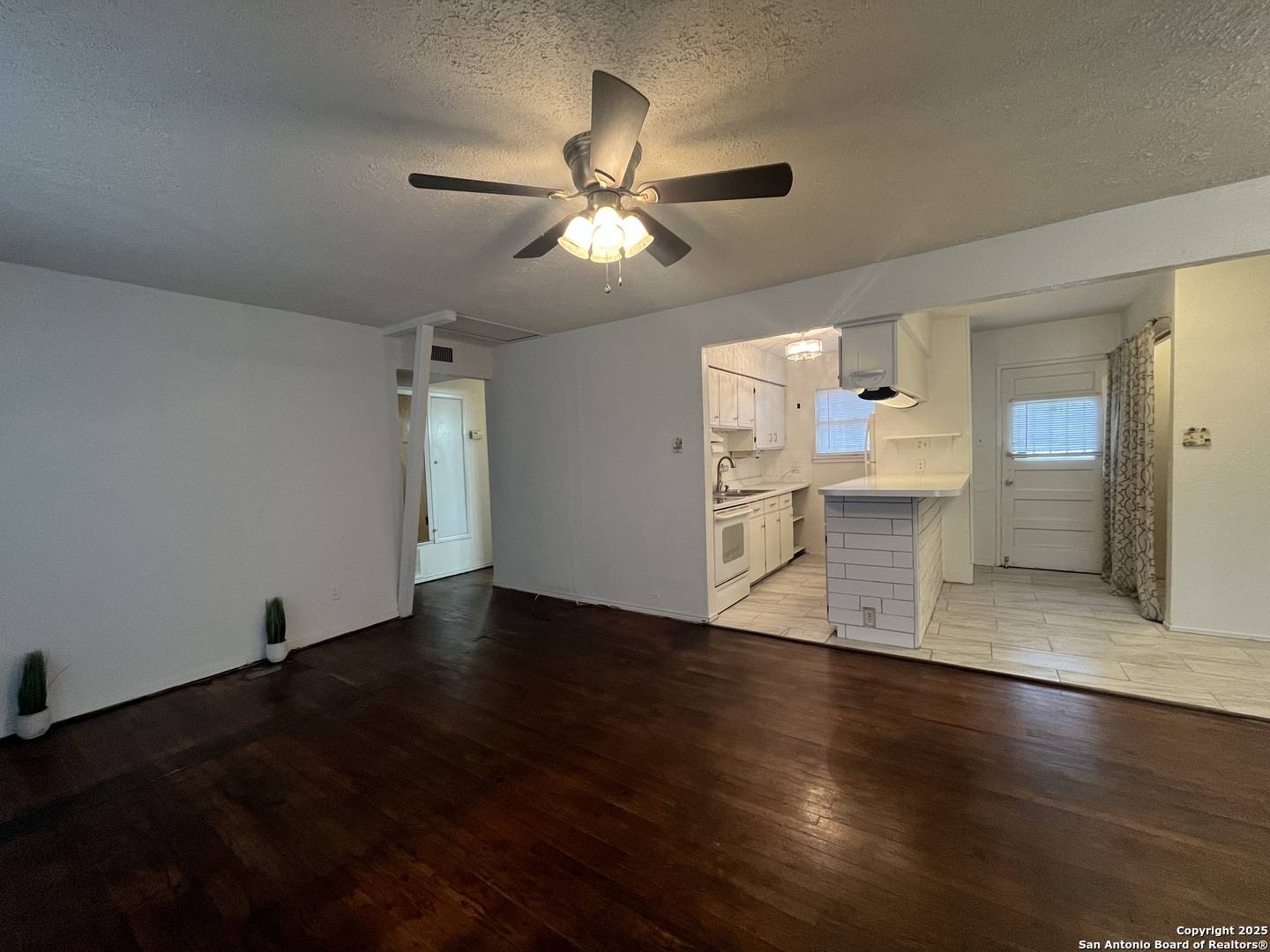 San Antonio, TX 78213-4518,142 HARWOOD DR