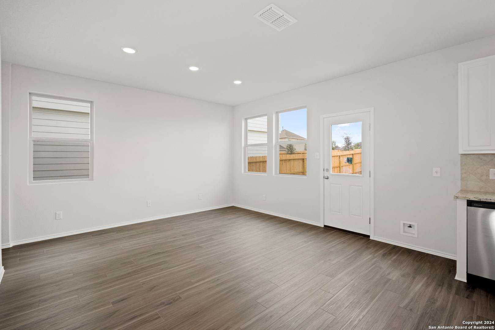 San Antonio, TX 78222,4927 Sandstone Way