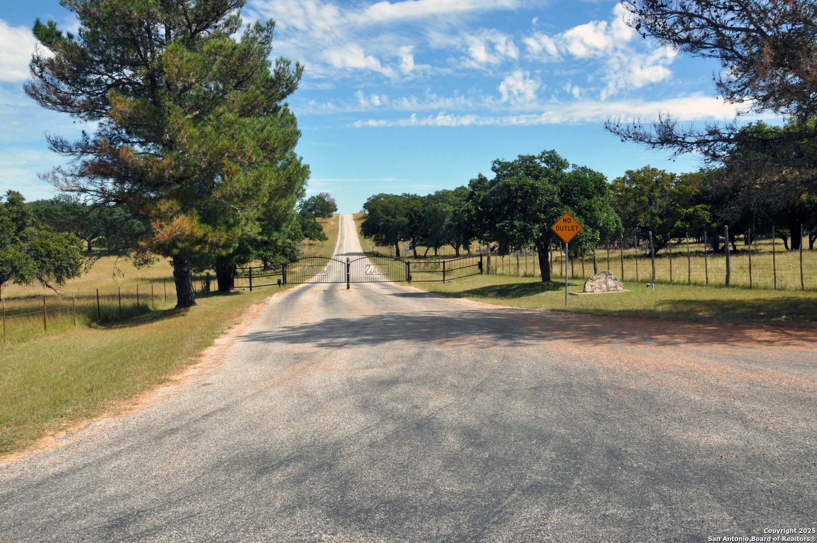 Fredericksburg, TX 78624,2154 AVIATION LOOP