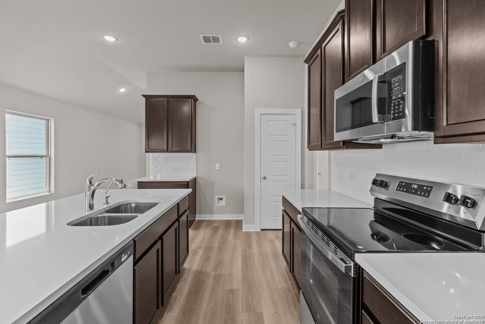 New Braunfels, TX 78130,1540 Golden Wheat