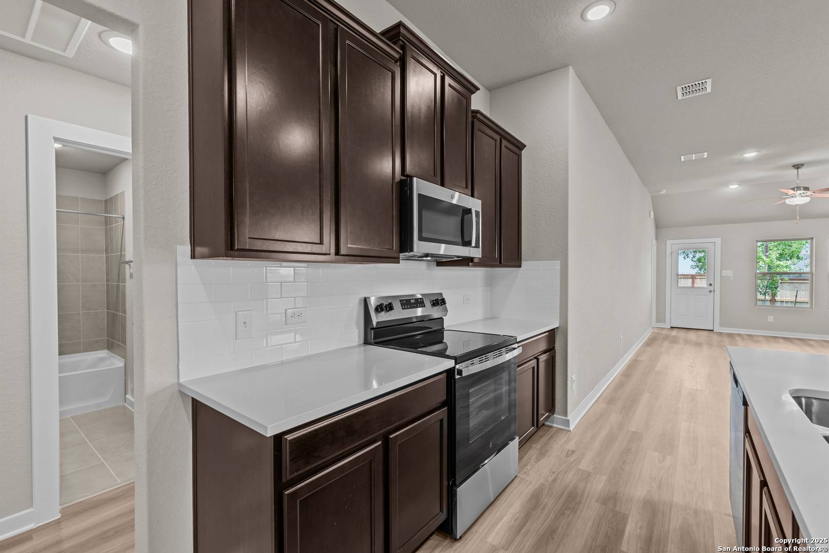 New Braunfels, TX 78130,1540 Golden Wheat