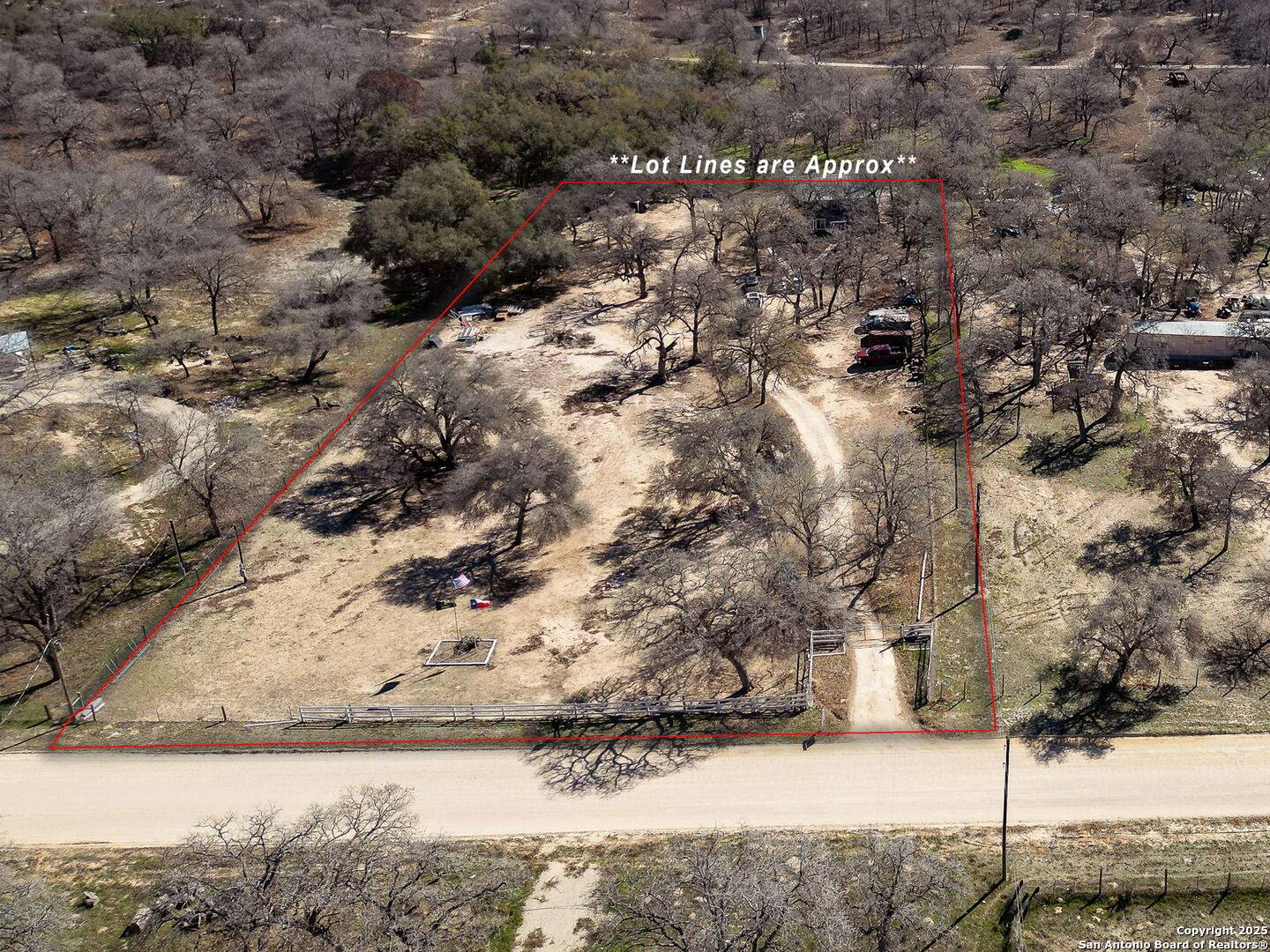 Floresville, TX 78114-9340,227 SHADY OAKS DR