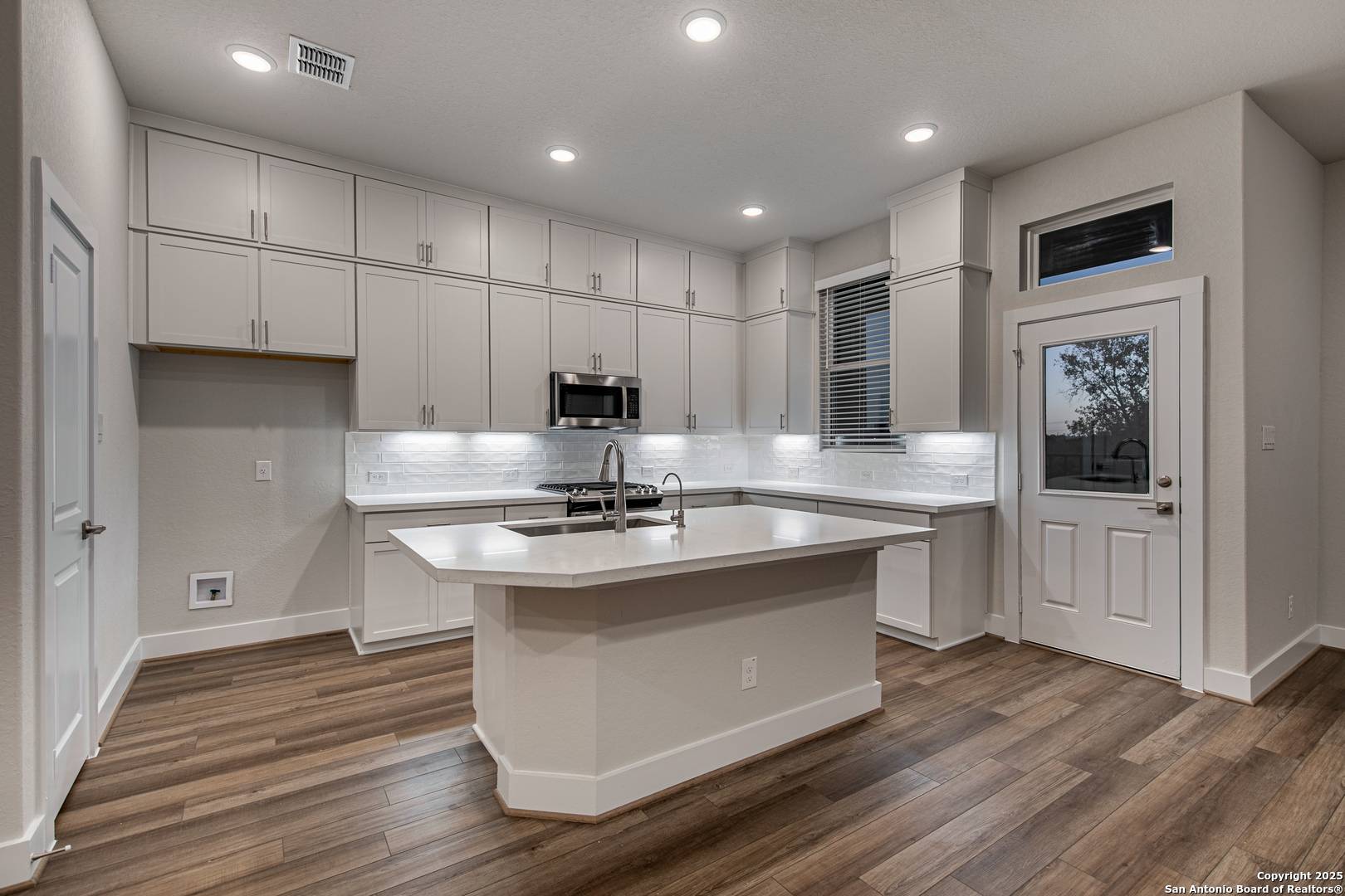 San Antonio, TX 78249,6464 Babcock Rd. Unit #404