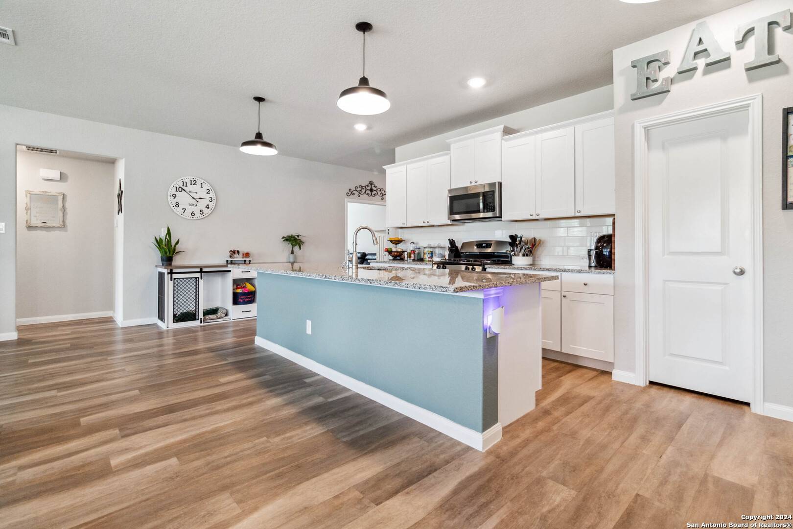 Bulverde, TX 78163-2507,5533 BLACK WALNUT