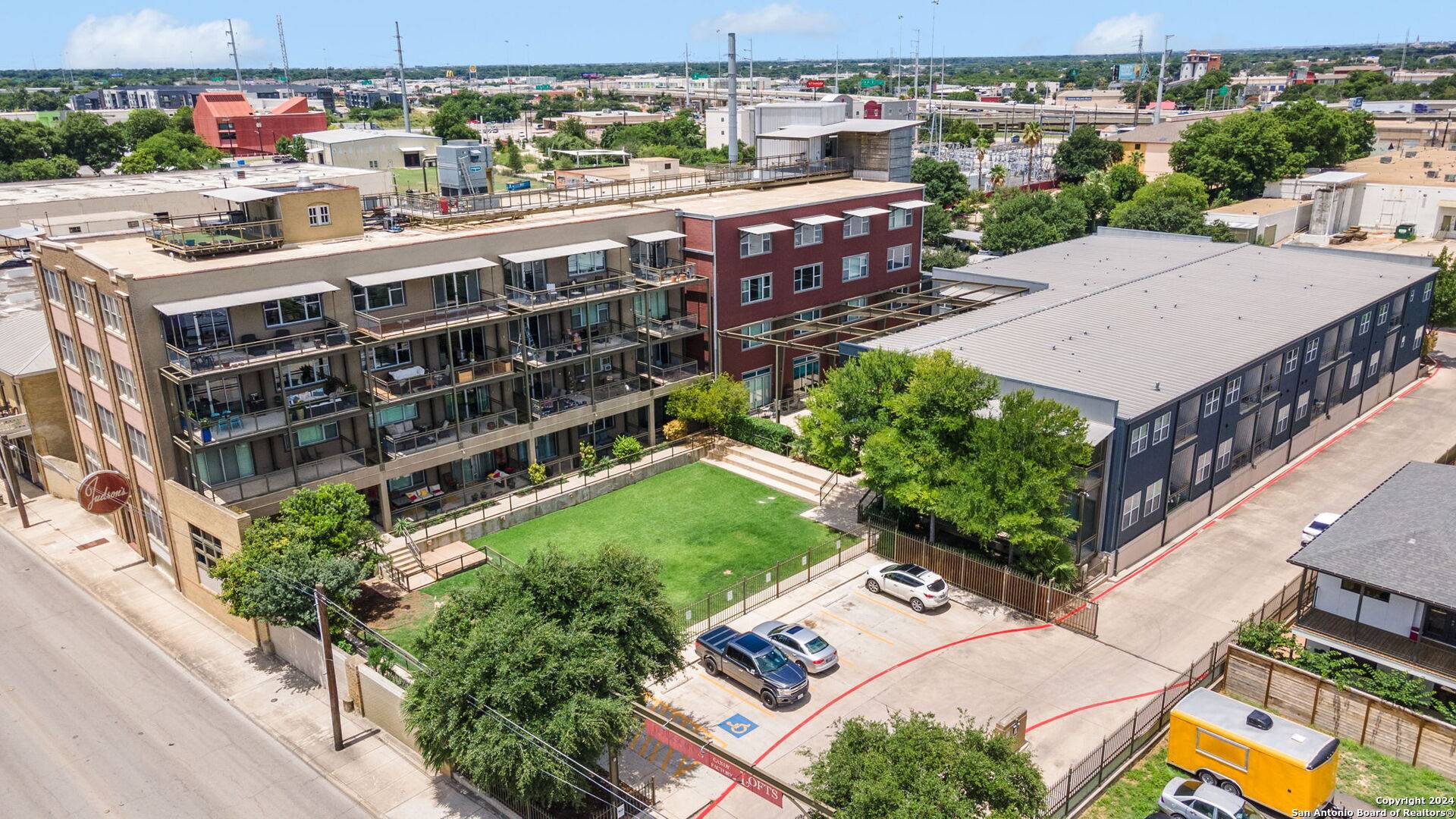 San Antonio, TX 78204-1423,831 FLORES UNIT 1104
