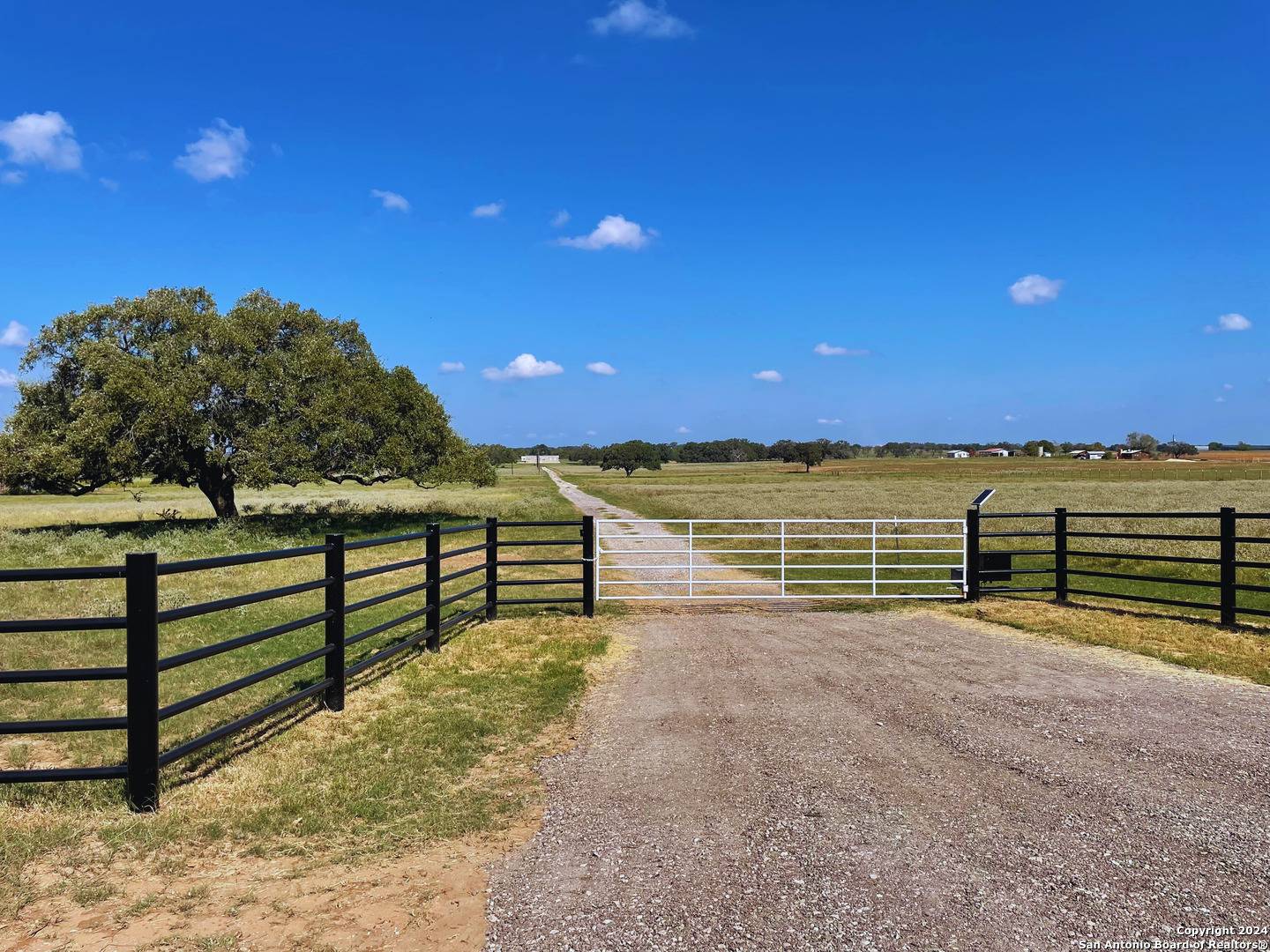 Poteet, TX 78065-4112,1635 COBLE RD
