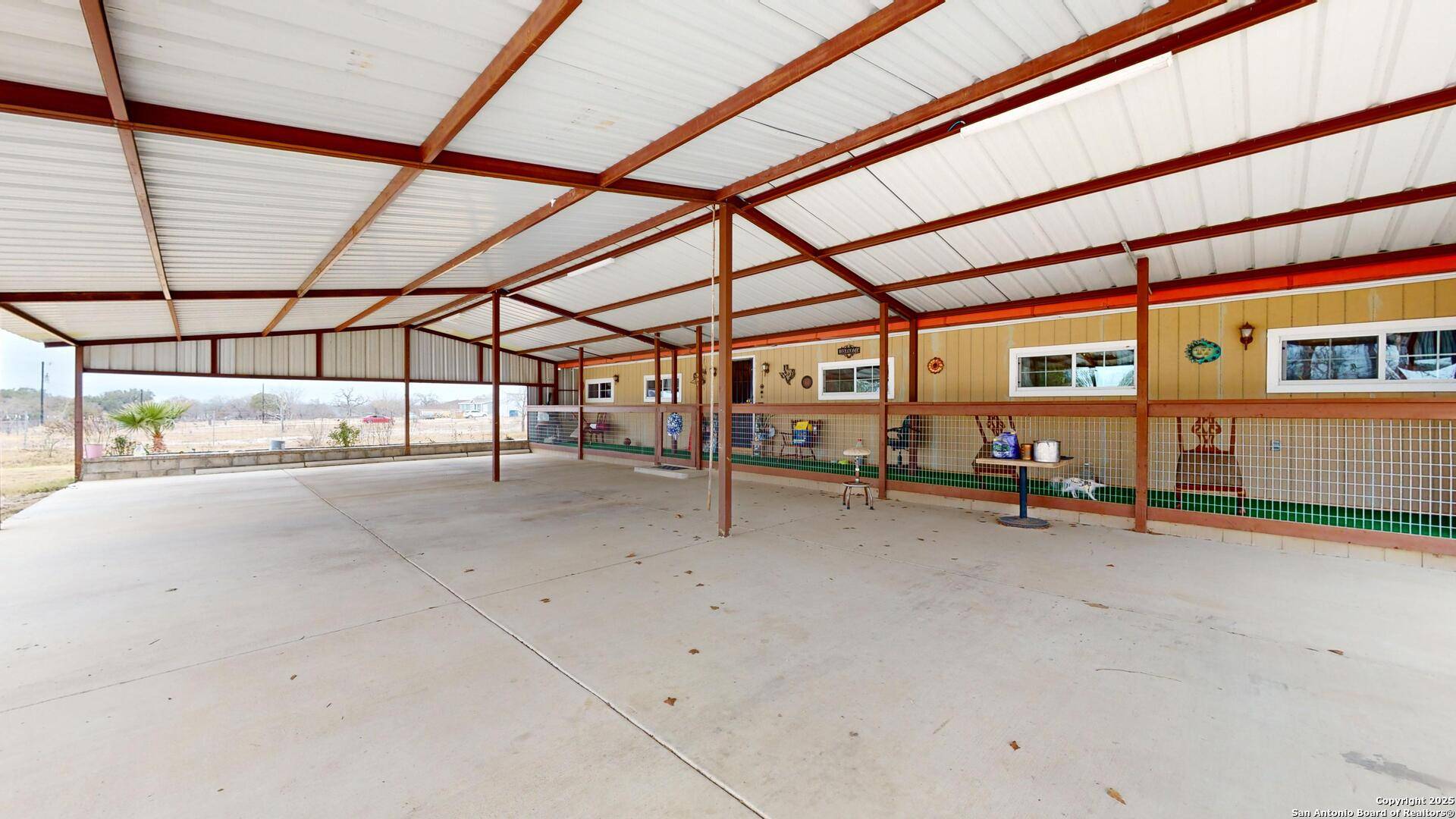 Natalia, TX 78059-2557,997 COUNTY ROAD 6723