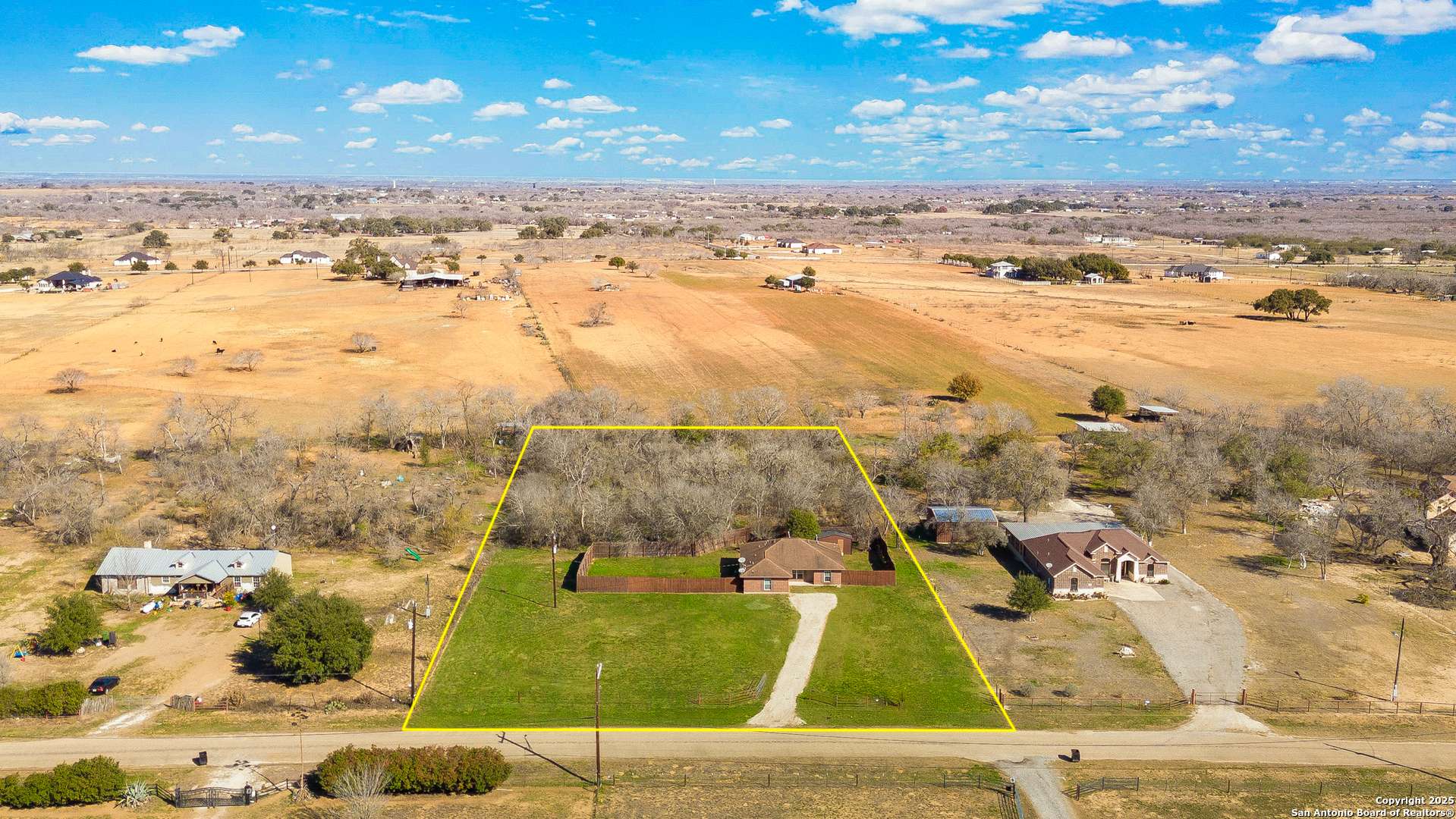 Lytle, TX 78052,385 Falling Leaf Dr