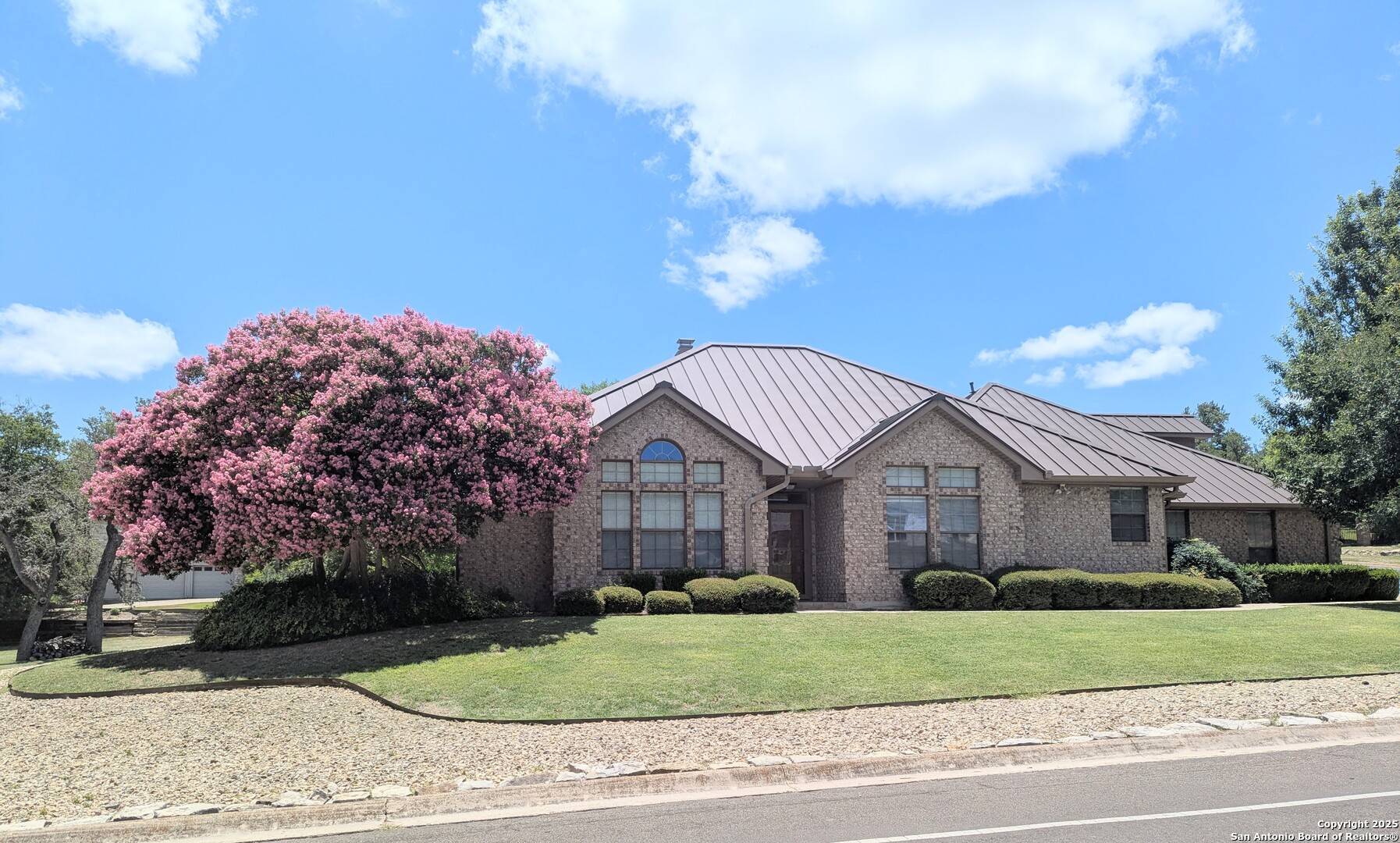 Kerrville, TX 78028-6519,100 BRAEBURN CIR