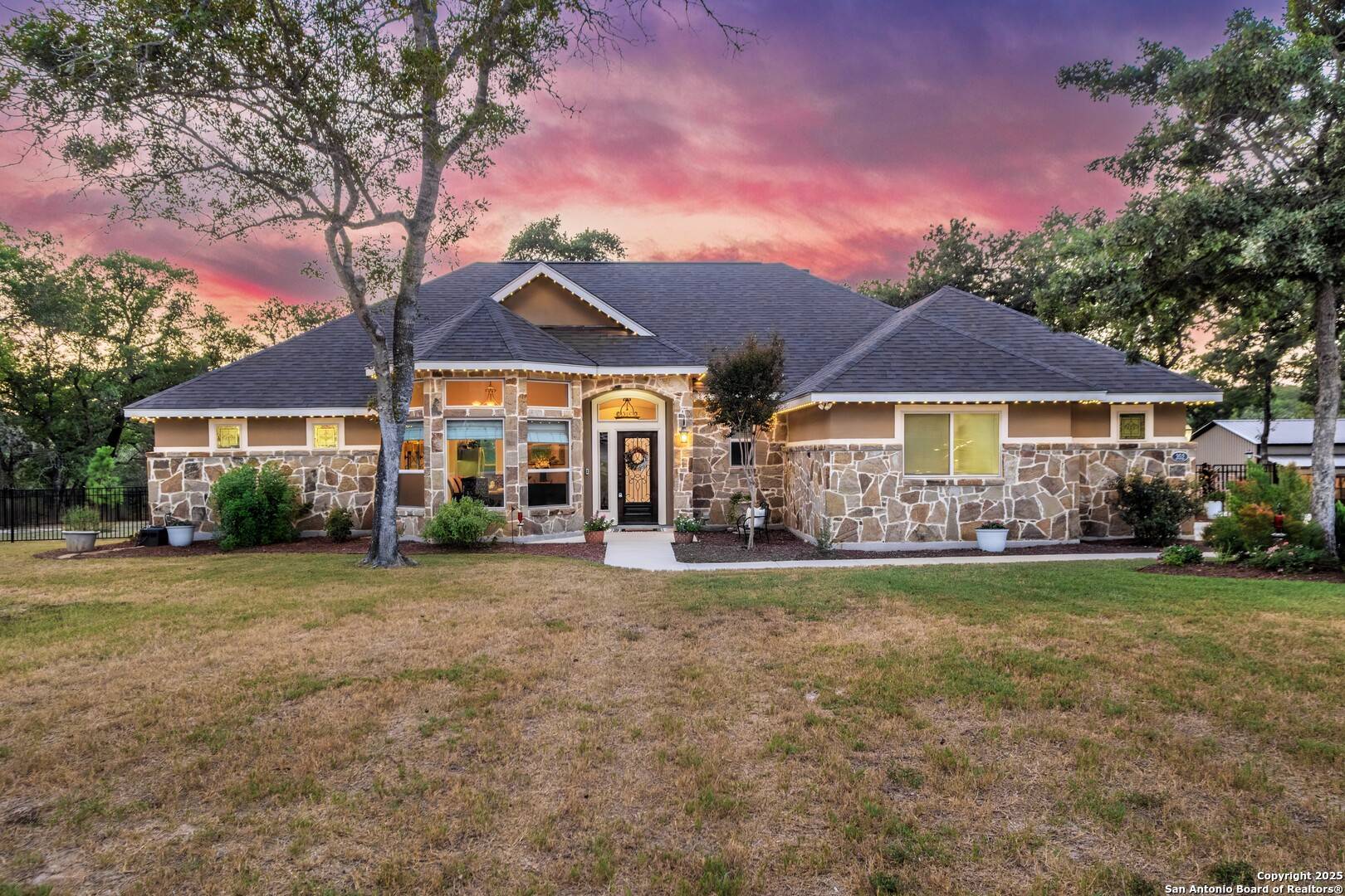 La Vernia, TX 78121-4764,352 Rose Meadow Dr