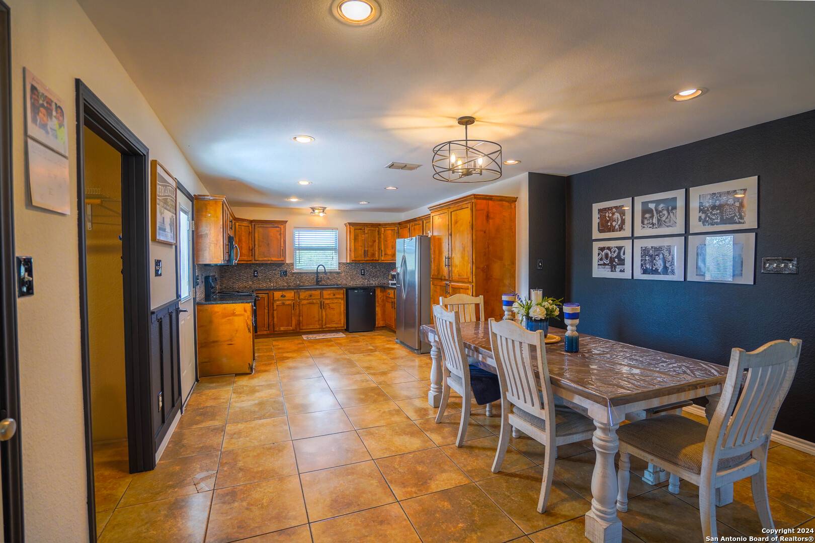 Jourdanton, TX 78026,505 Olive St