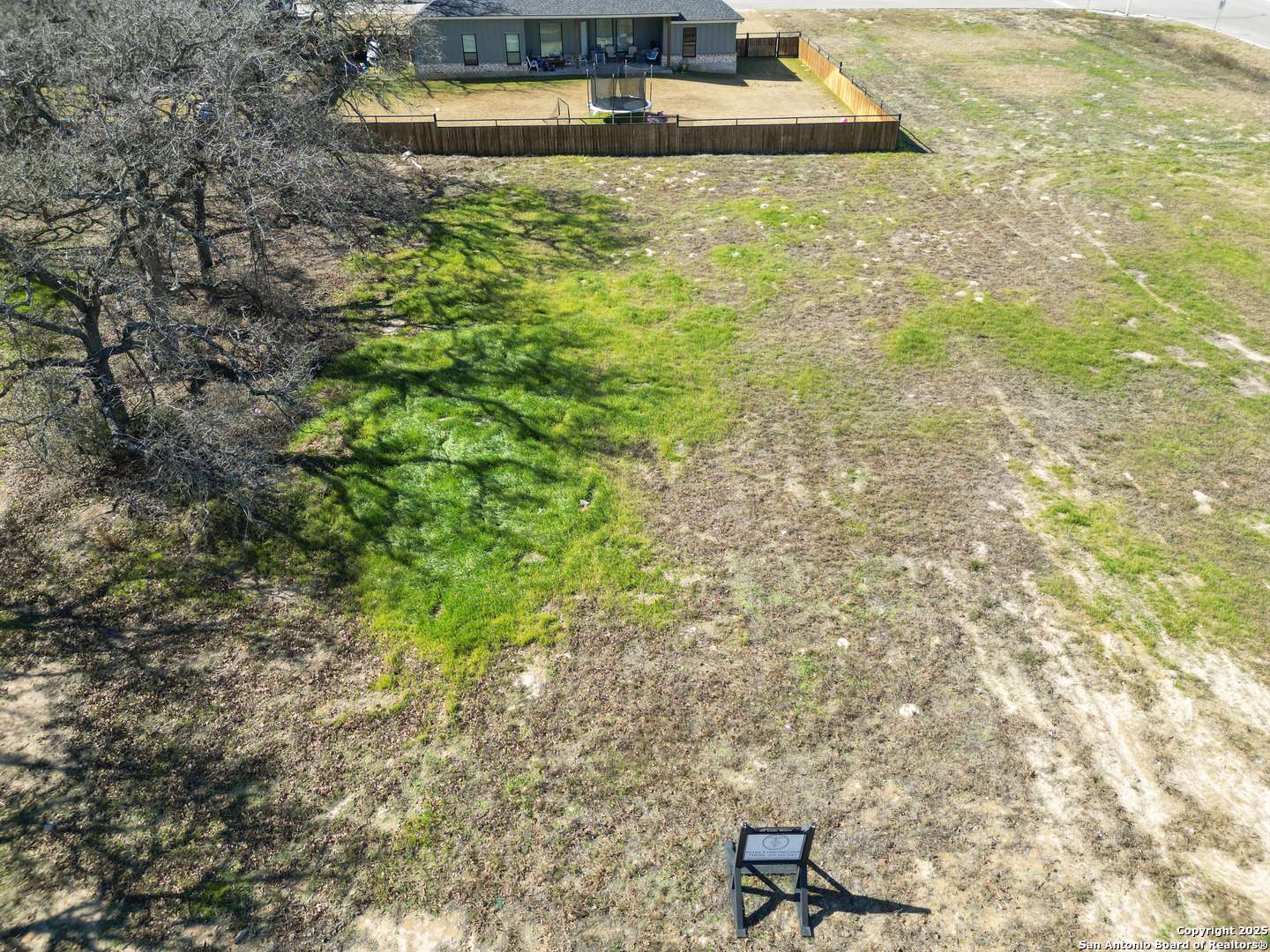 La Vernia, TX 78121,104 LAUREL HEIGHTS