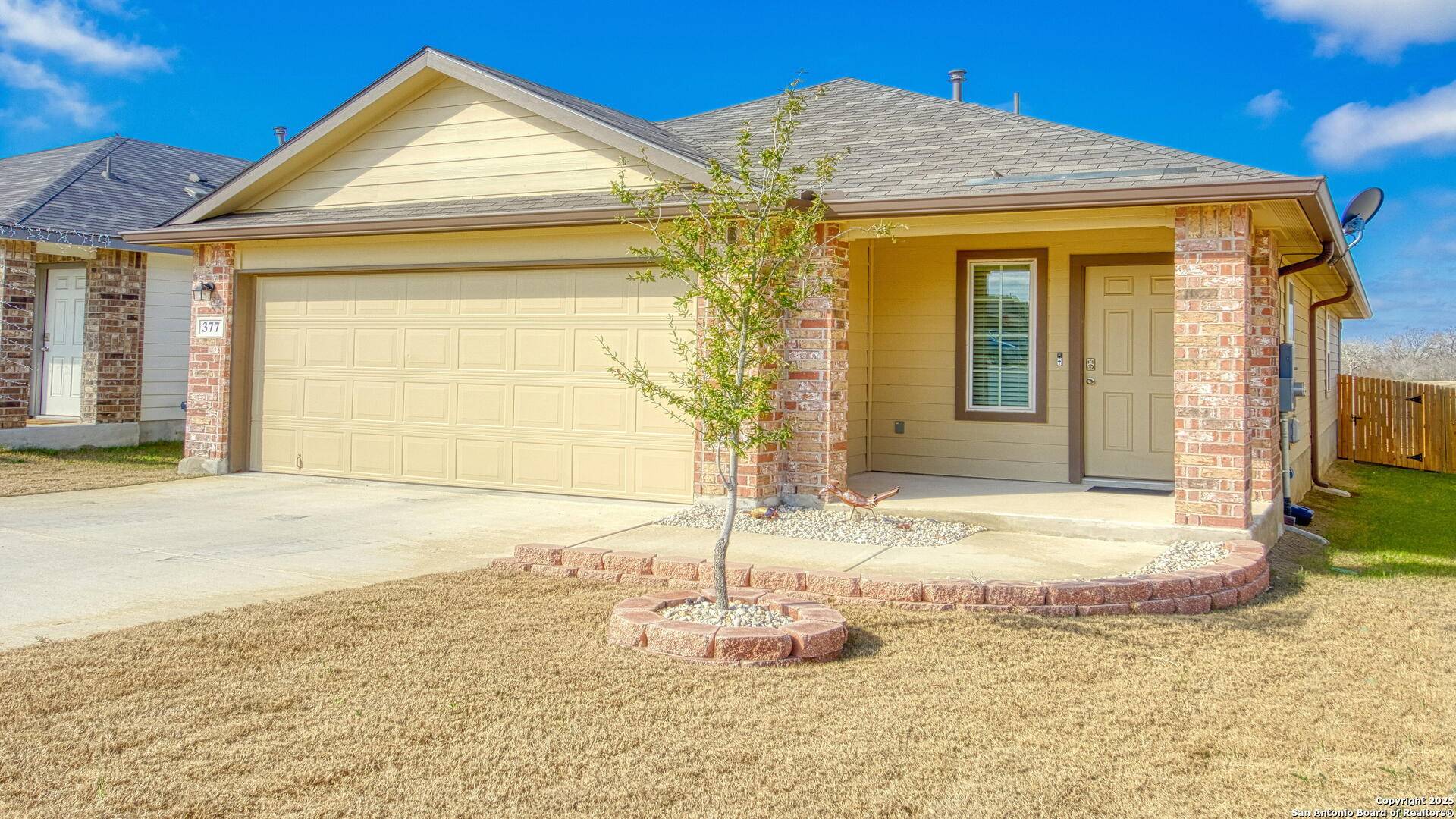 Floresville, TX 78114,377 Middle Green Loop