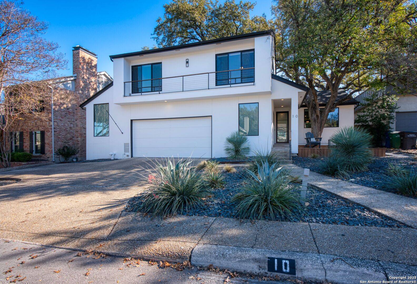 San Antonio, TX 78209-2061,10 COURT CIR