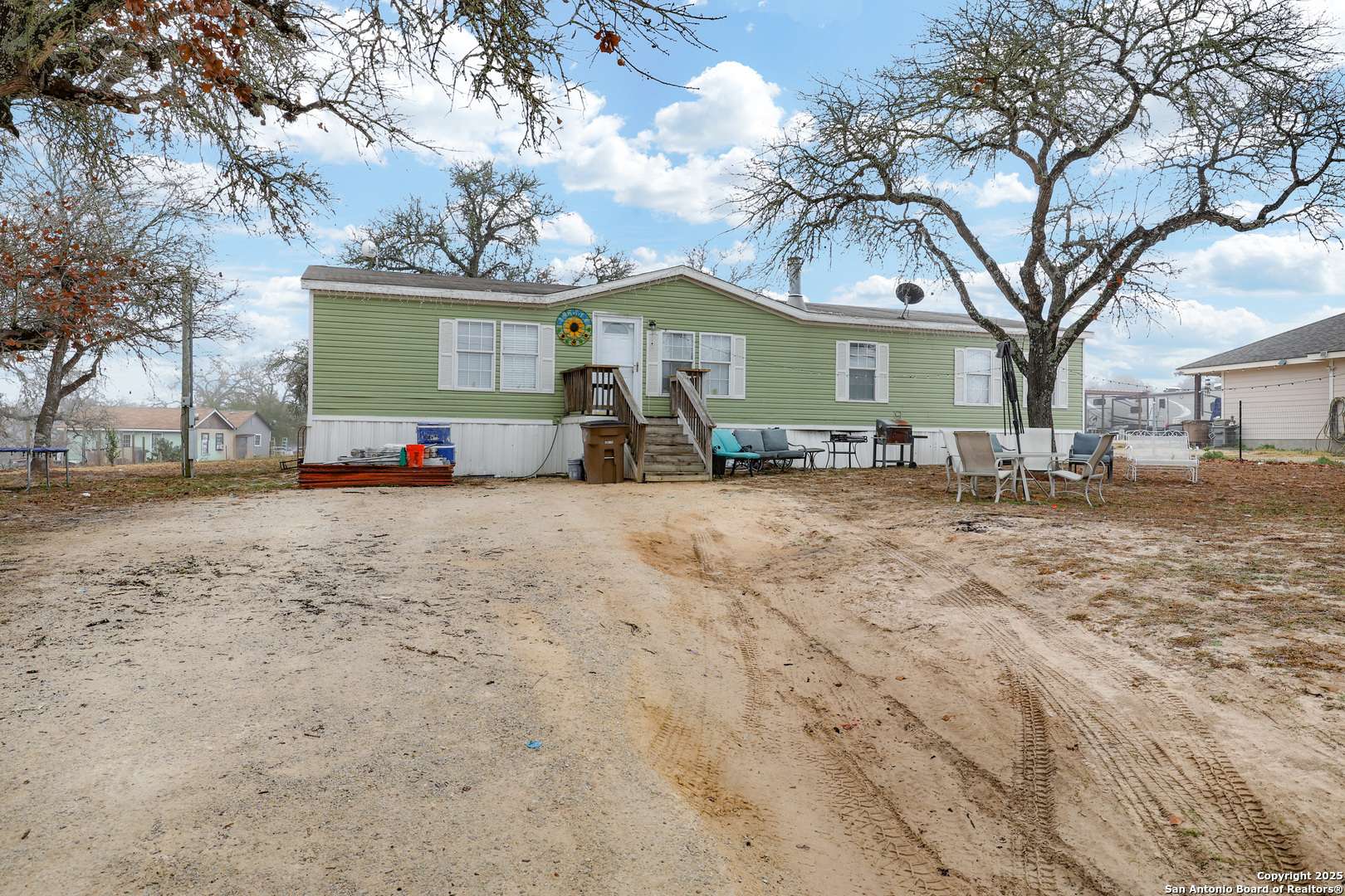 Elmendorf, TX 78112-6312,4310 RED TOP HL
