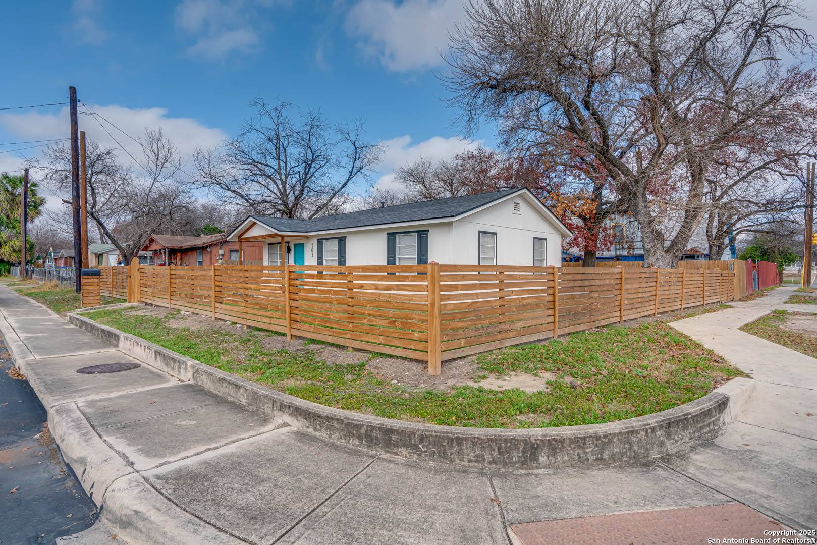 San Antonio, TX 78207-6922,305 JEAN ST