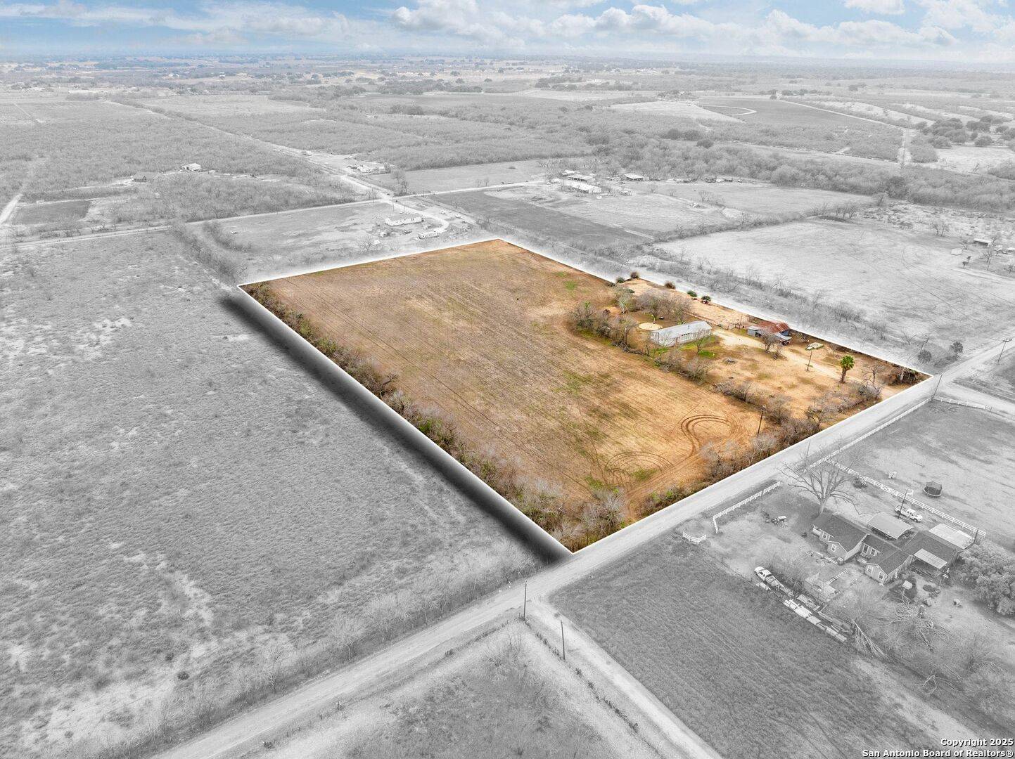 Devine, TX 78016-4385,1545 COUNTY ROAD 665