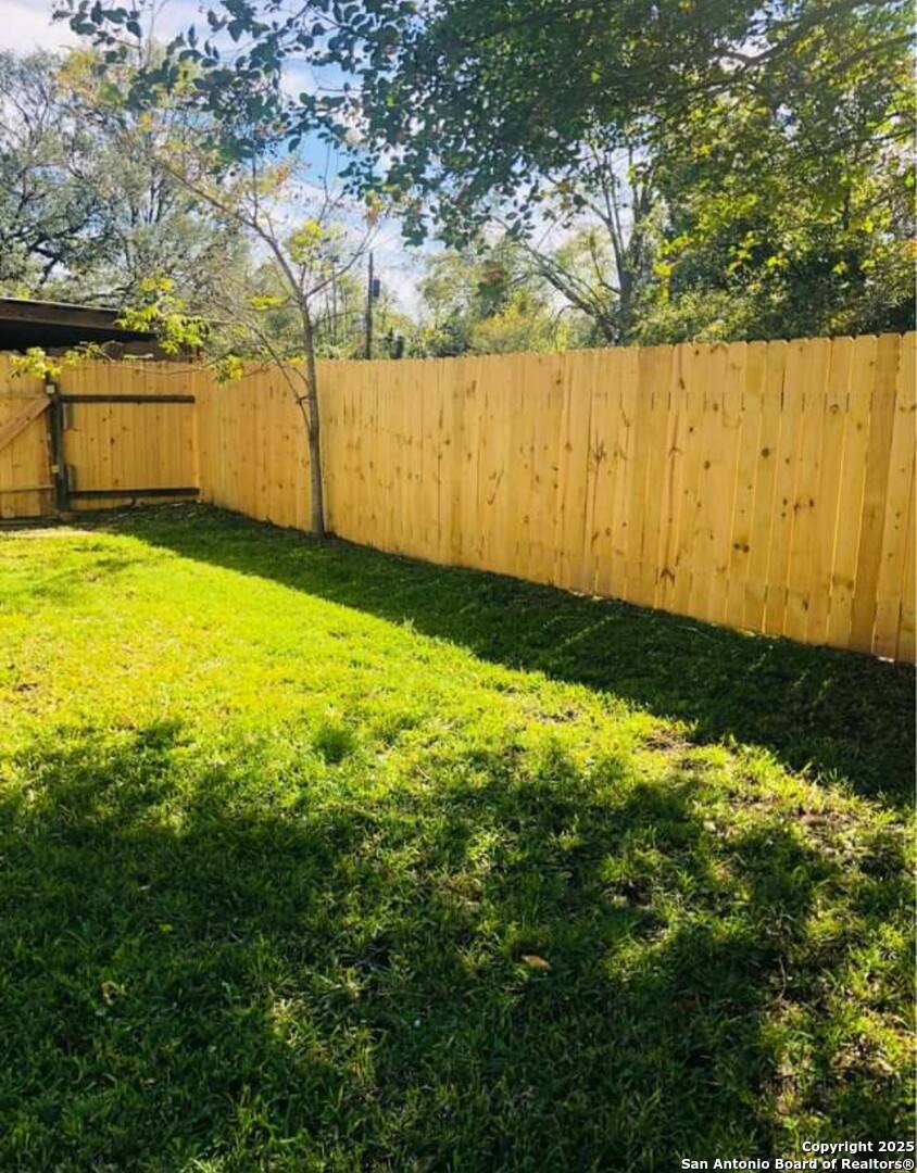 Orange, TX 77630,906 W SCOTT