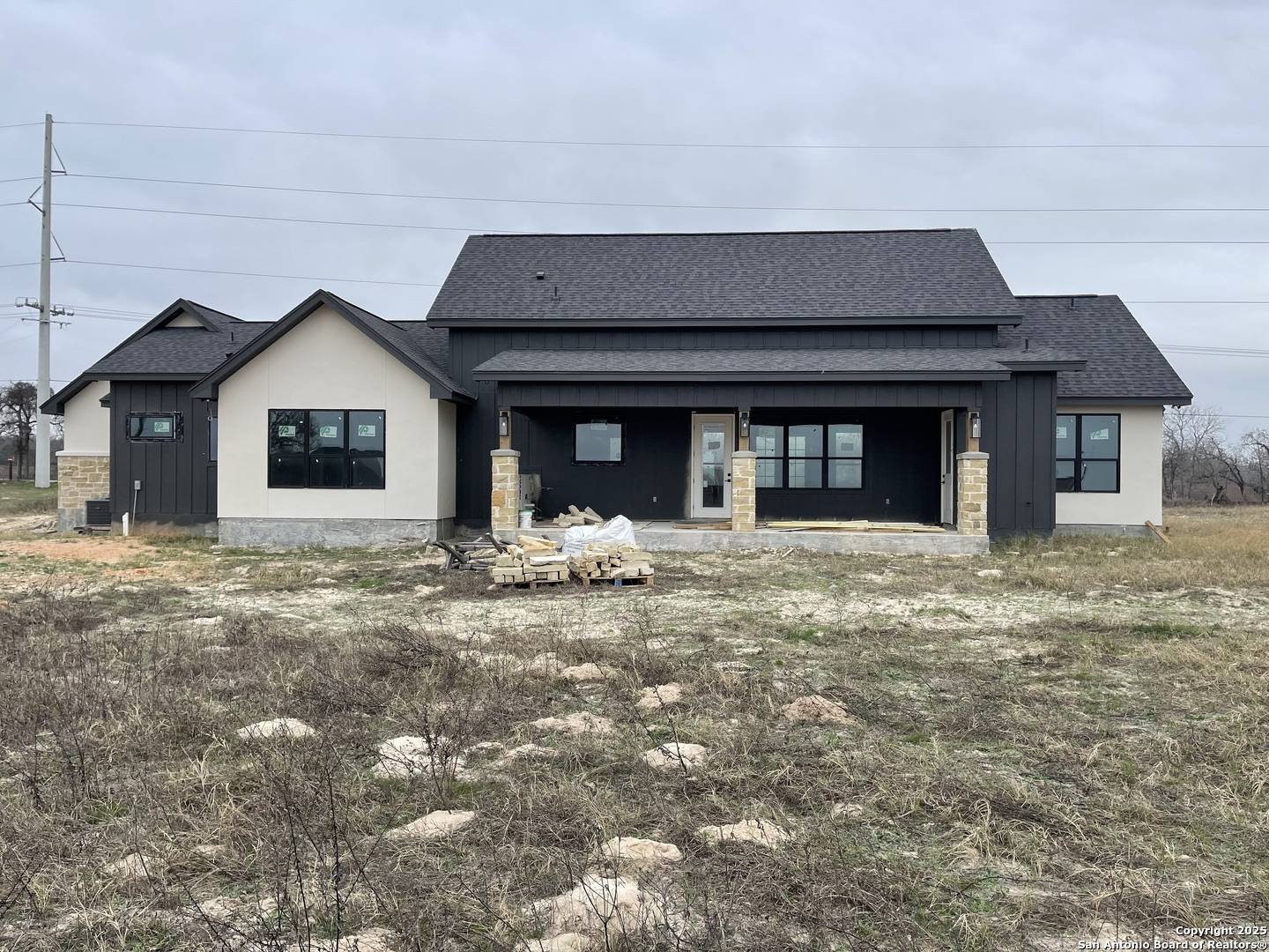 La Vernia, TX 78121,1223 COUNTY ROAD 319