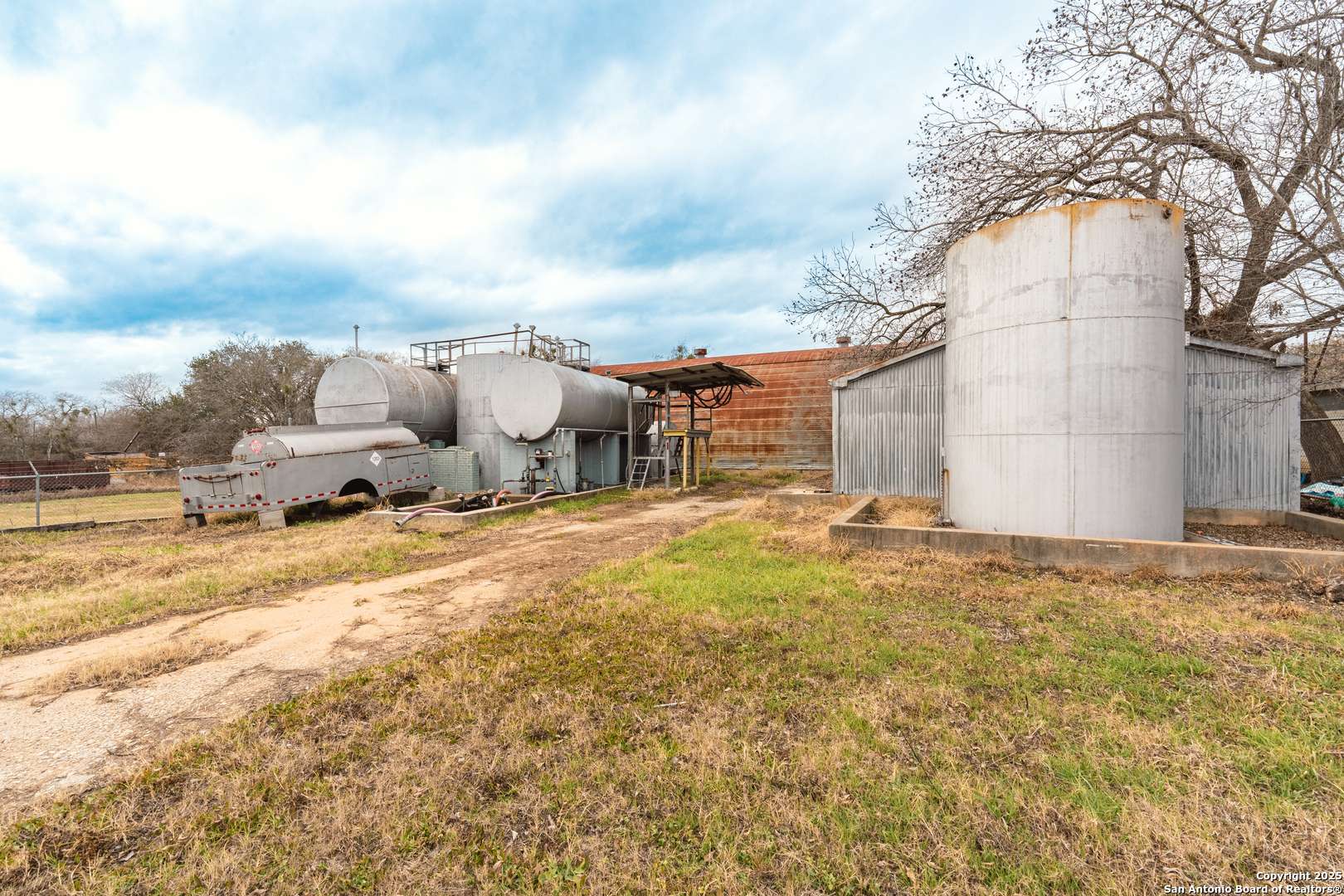 Floresville, TX 78114,960 SOUTHERN PACIFIC LN