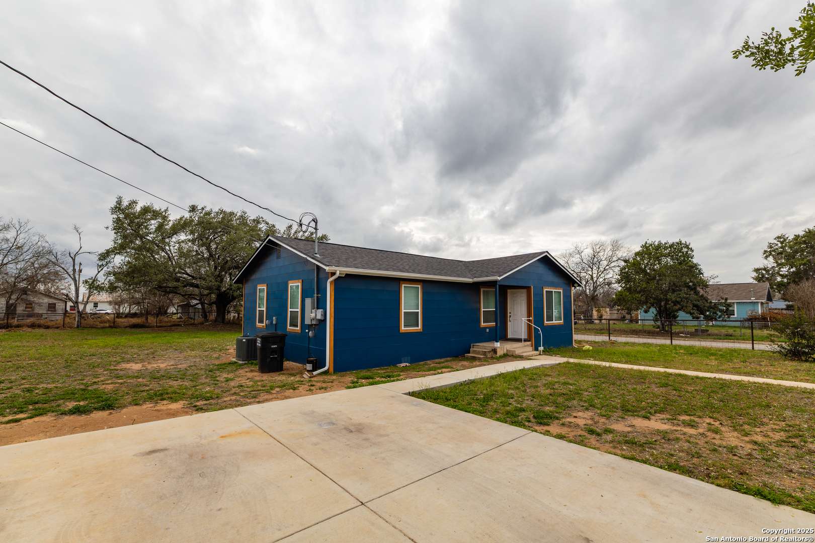 Poteet, TX 78065,307 AVE F