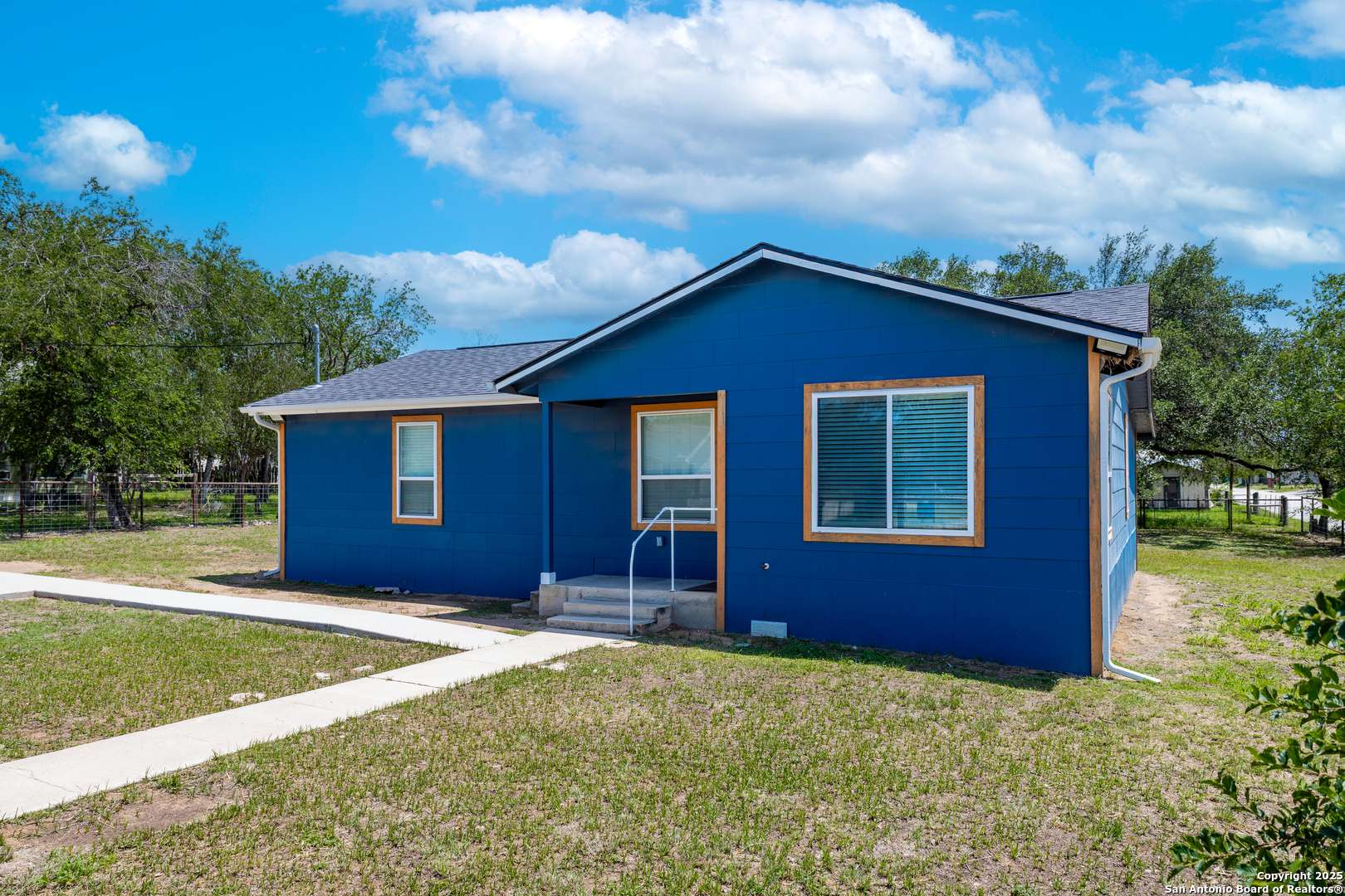 Poteet, TX 78065,307 AVE F