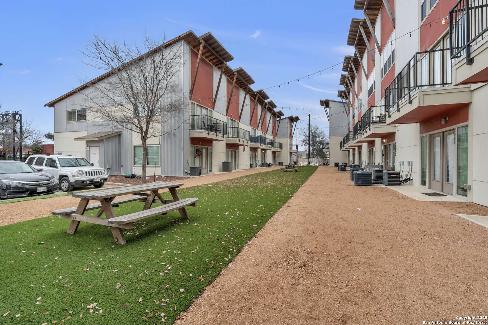 San Antonio, TX 78207-5627,939 FRIO ST UNIT 2006