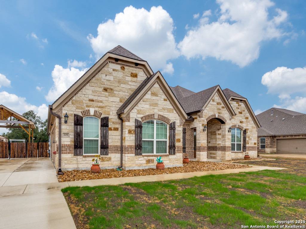 Castroville, TX 78009-6010,229 BIG BEND PATH
