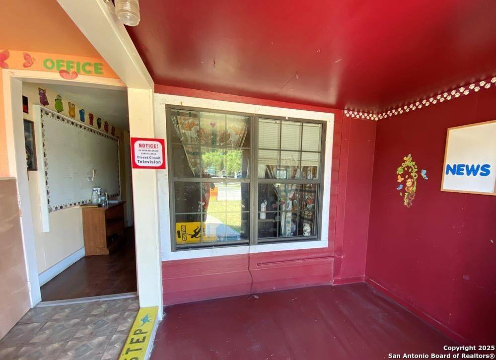 Uvalde, TX 78801-5719,710 MAIN ST