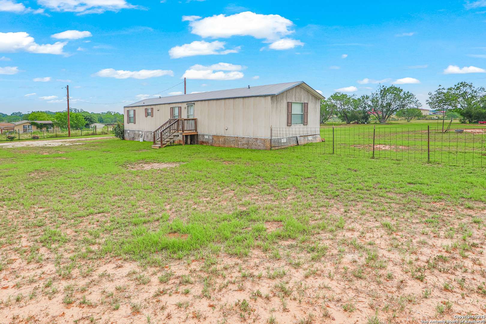 Devine, TX 78016,1325 CR 773