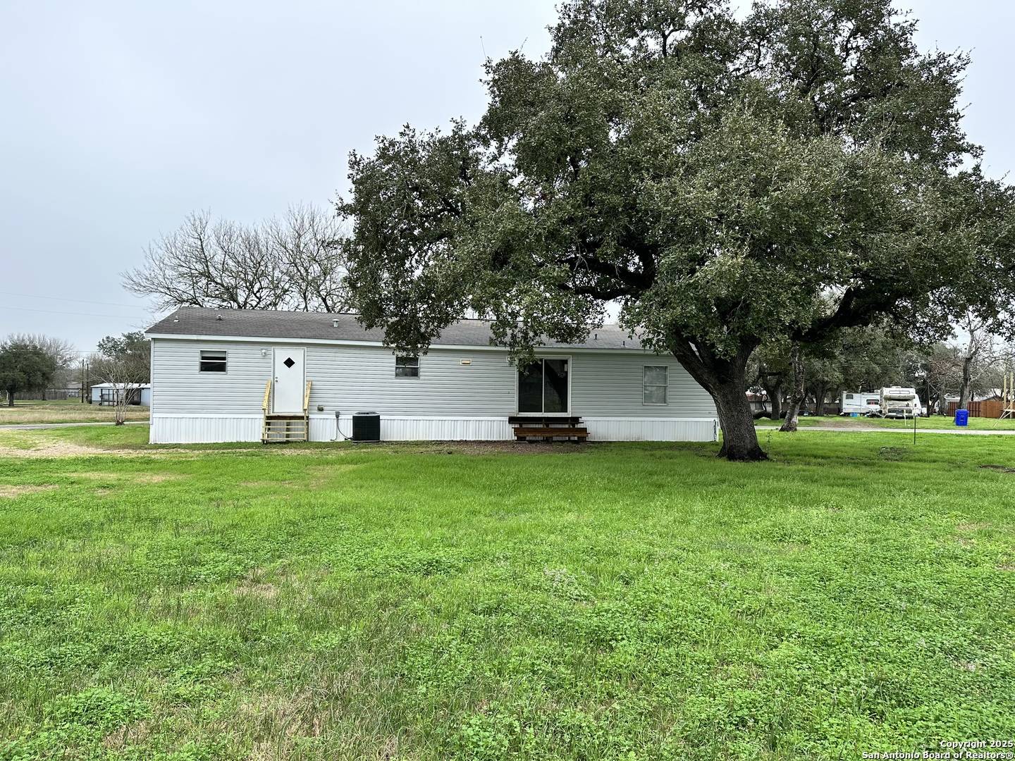 Yoakum, TX 77995,410 Henrietta