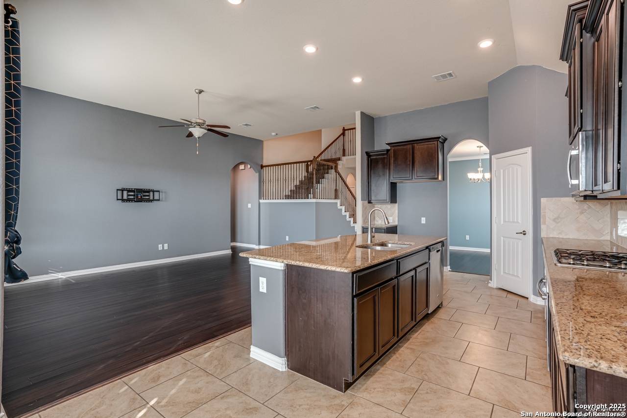 San Antonio, TX 78254-6335,8707 SHADY MTN