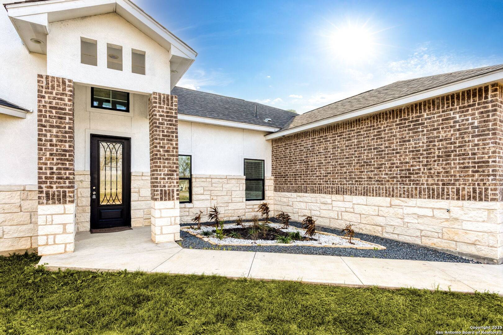 Floresville, TX 78114,128 HIDDEN RANCH CT