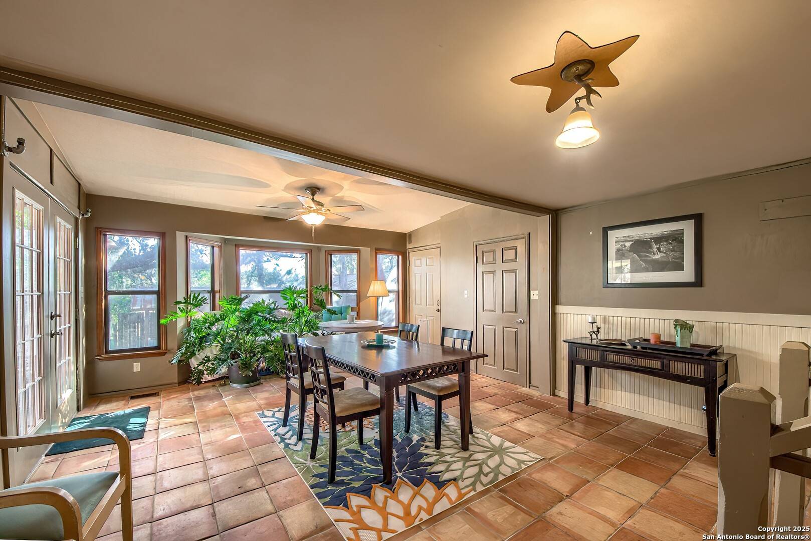 Lakehills, TX 78063,207 Cherokee Trail