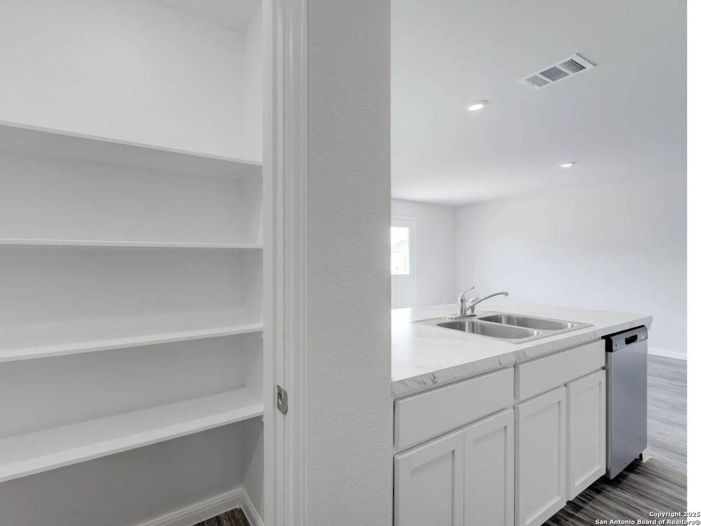 Kenedy, TX 78119,711 Mariposa Ln