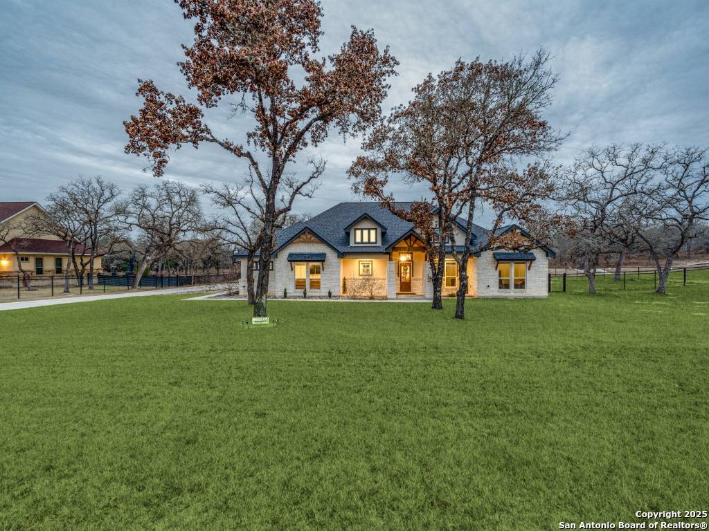 Adkins, TX 78101,164 Crescent Rdg