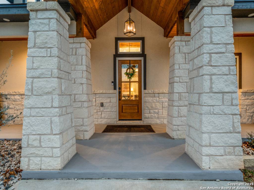 Adkins, TX 78101,164 Crescent Rdg