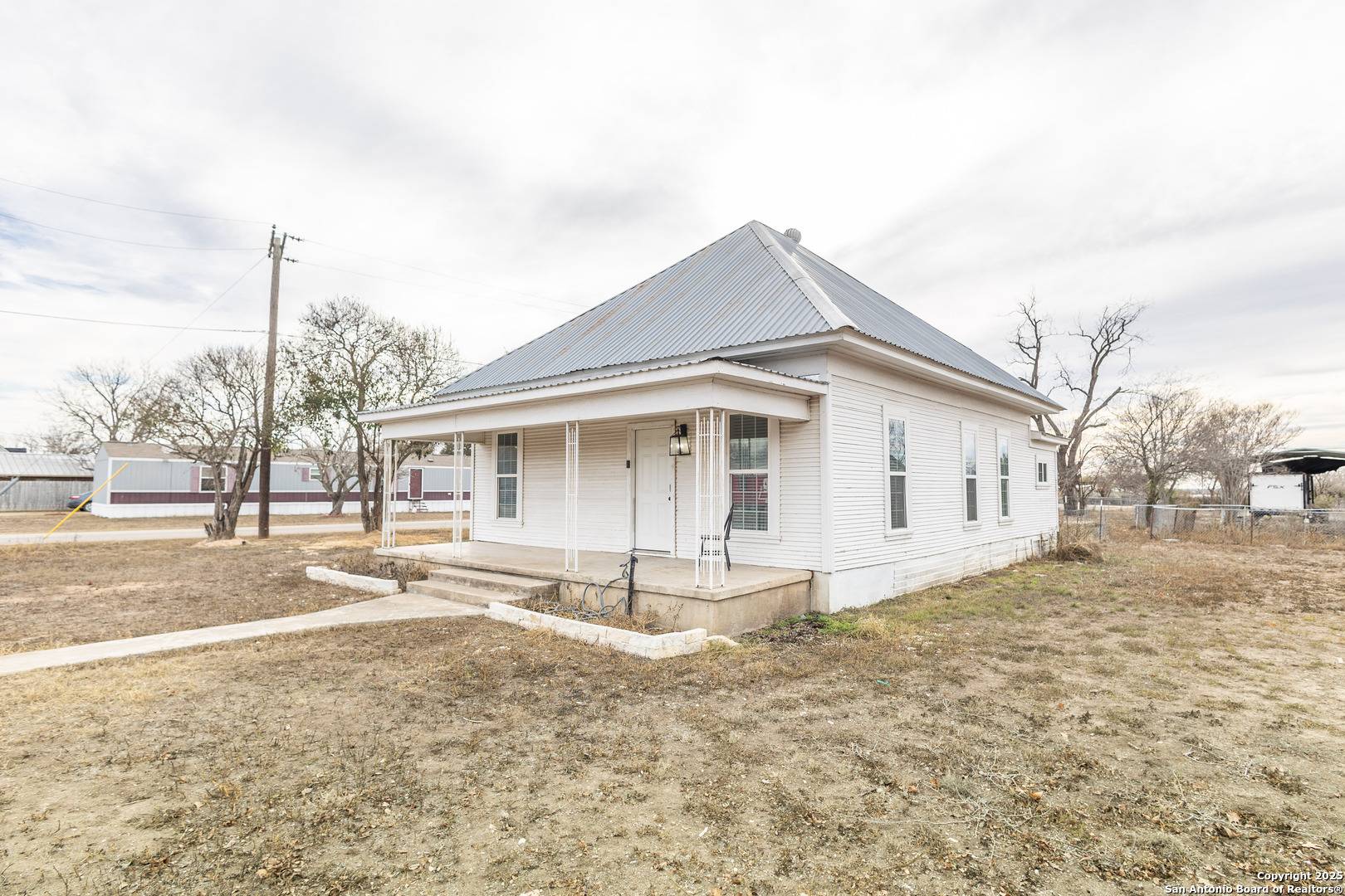 Sabinal, TX 78881,219 Pickford