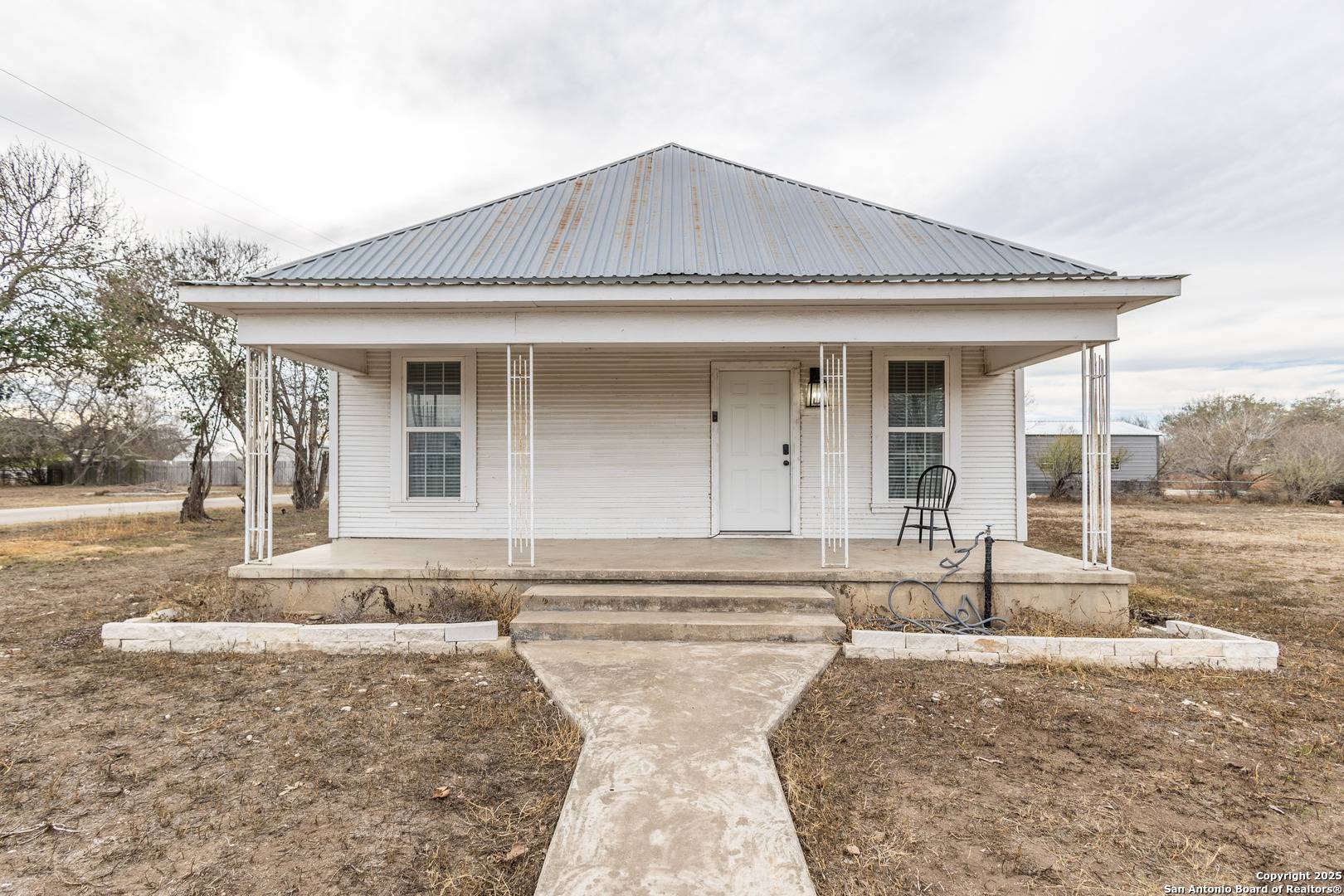 Sabinal, TX 78881,219 Pickford