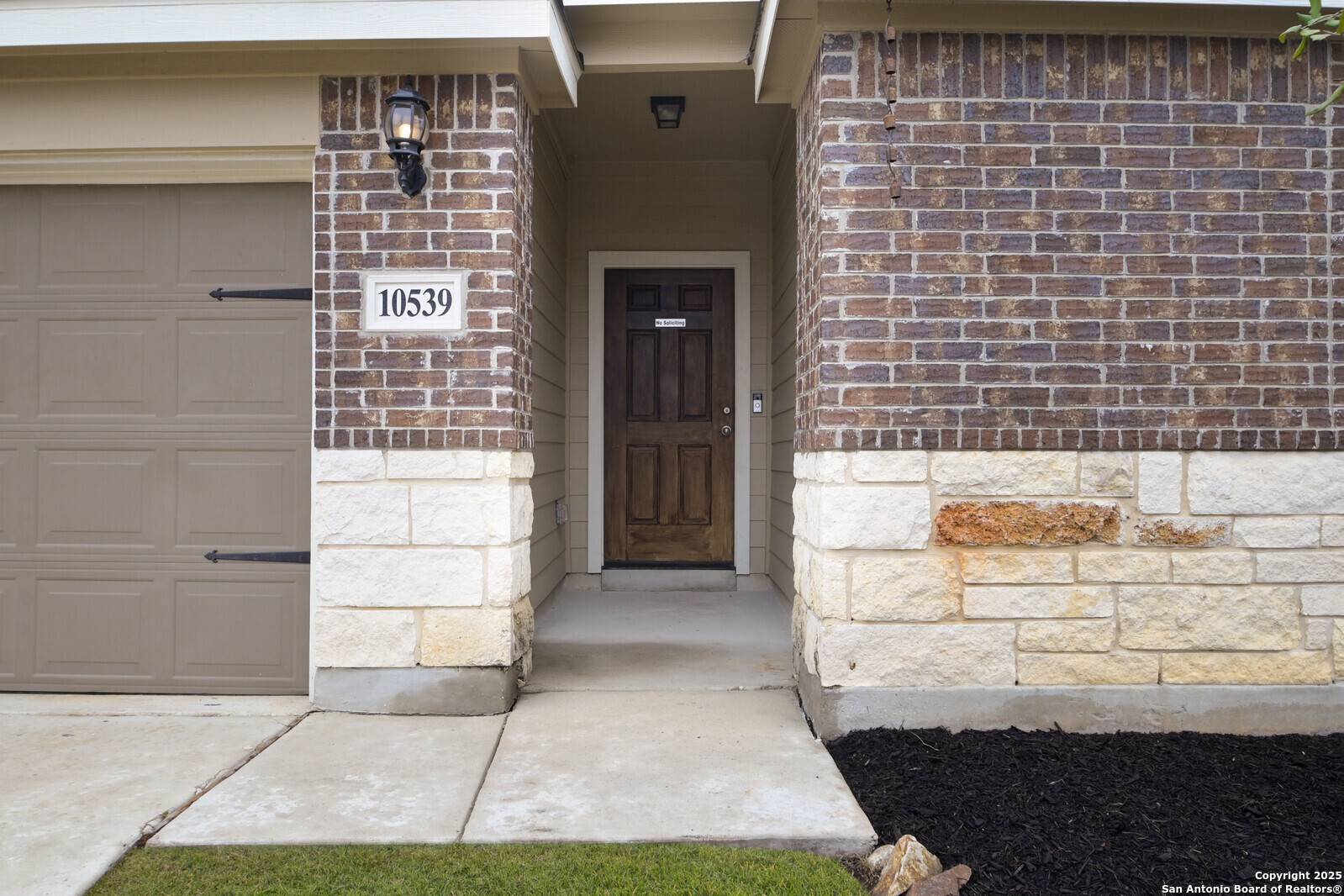Converse, TX 78109,10539 Francisco Way