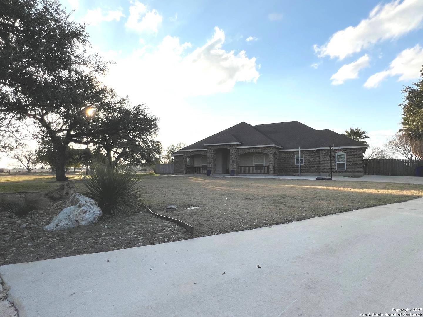 Pleasanton, TX 78064-1748,1734 CLOVER RDG