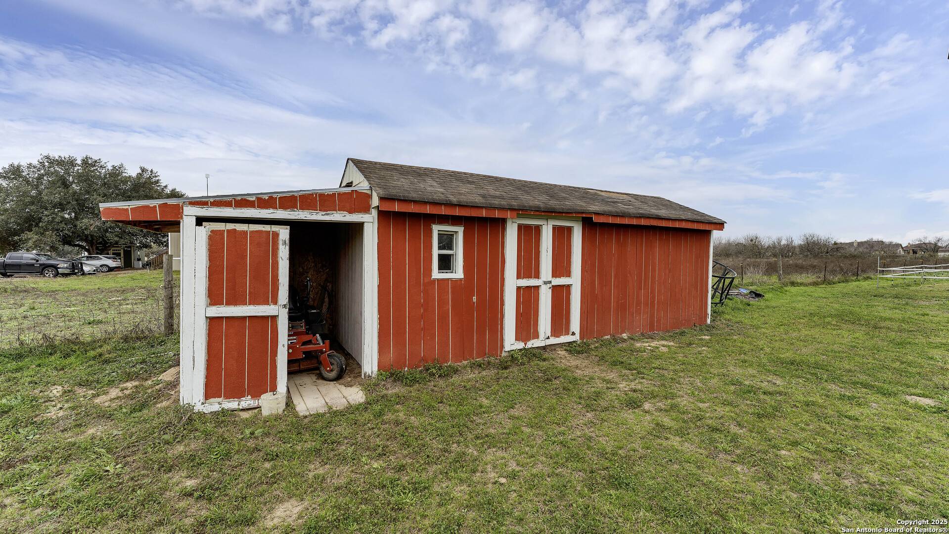 La Vernia, TX 78121,108 Oak View