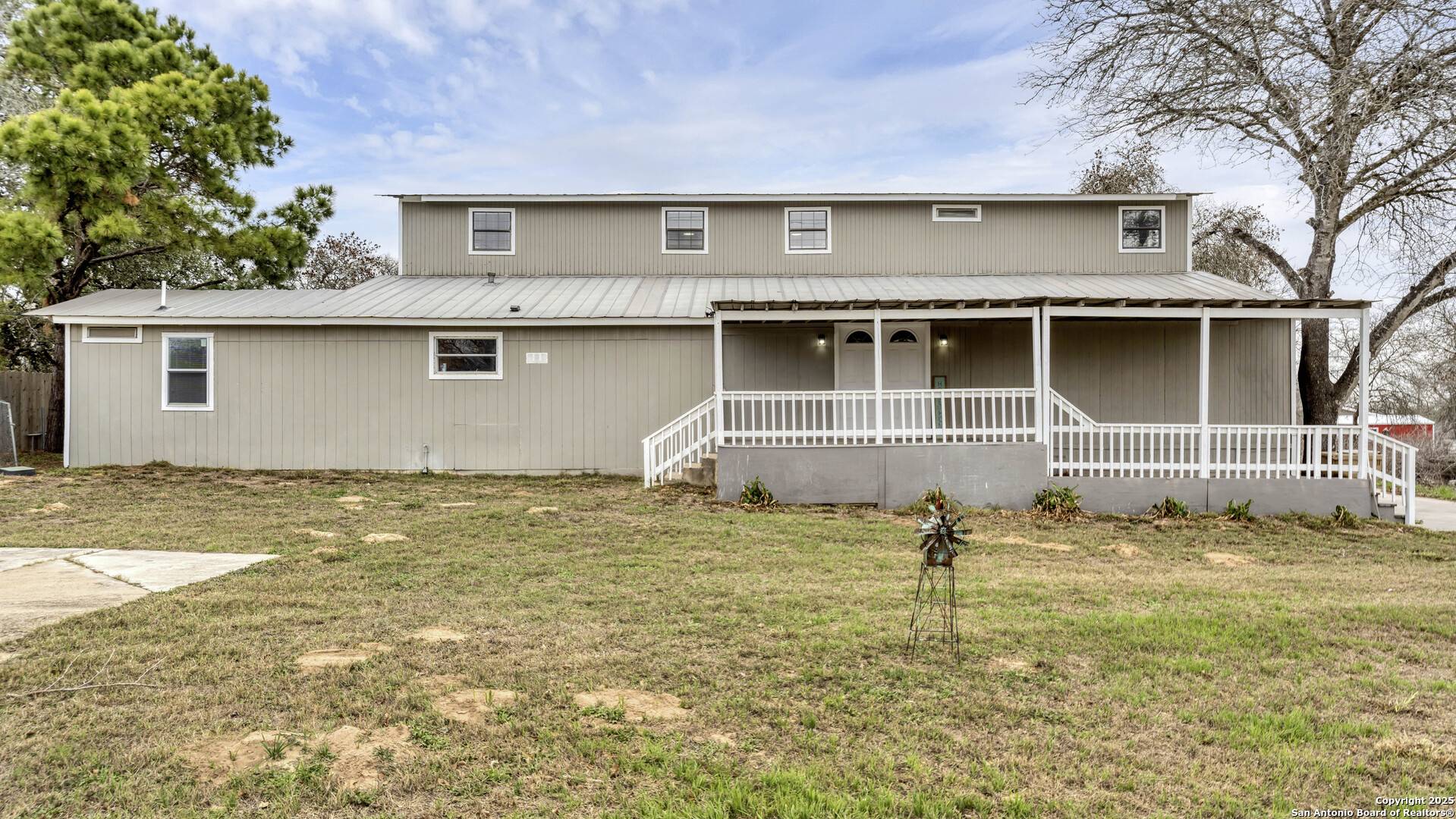 Elmendorf, TX 78112,4207 Waterwood Pass