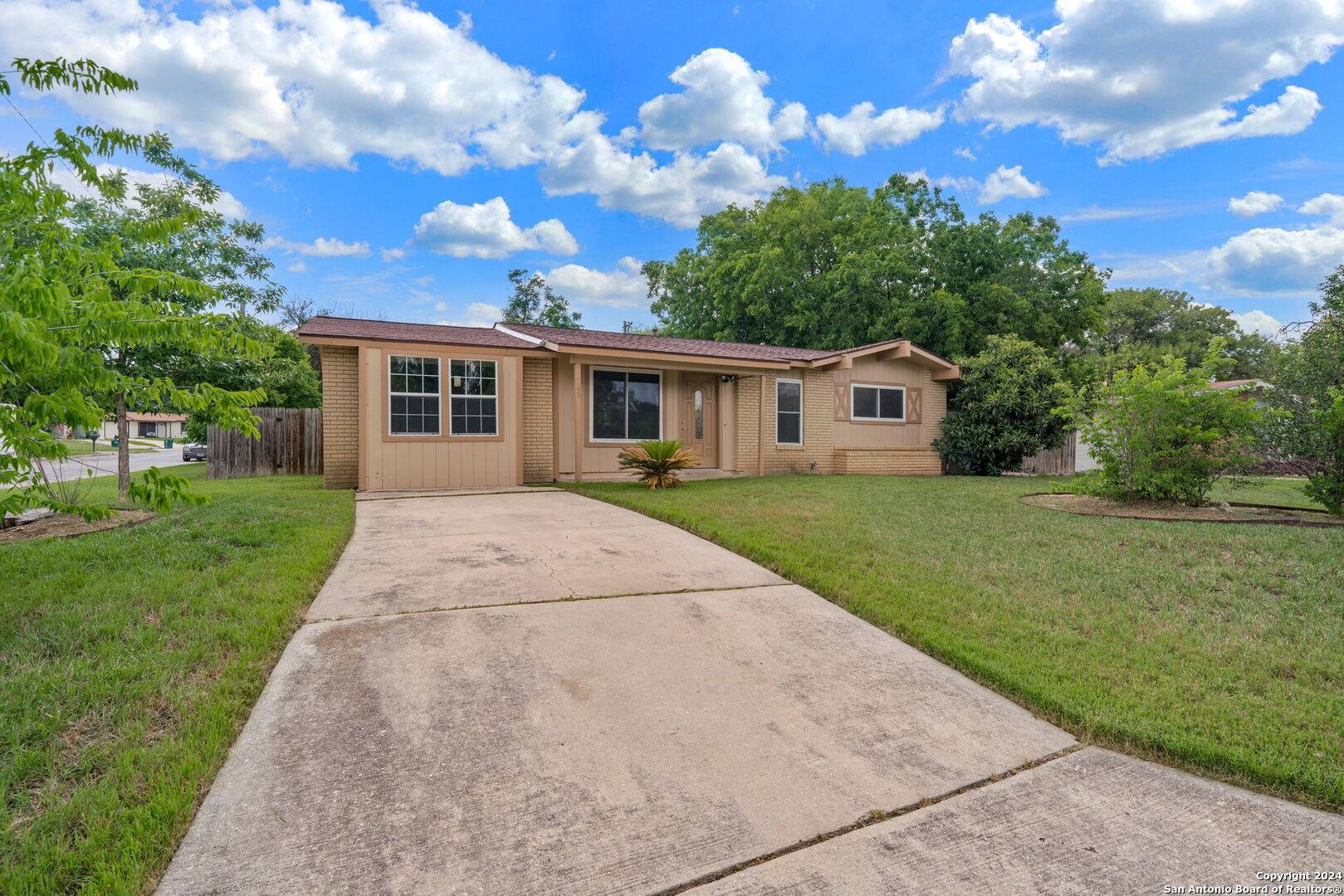 Universal City, TX 78148-4122,249 PARK LN