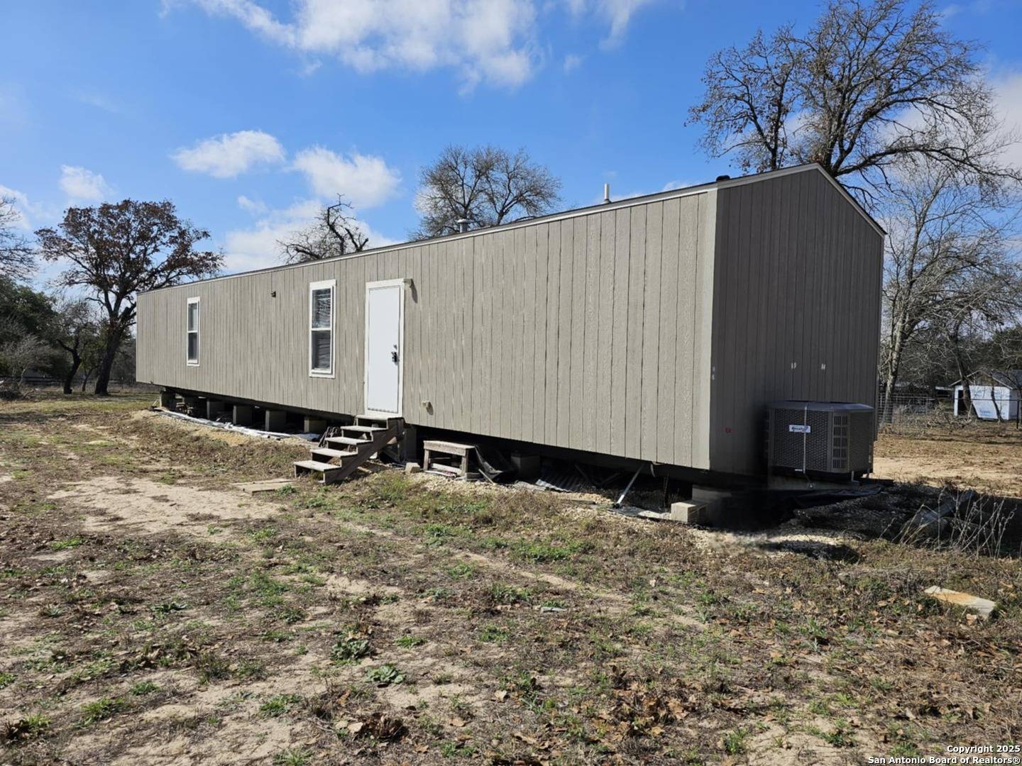 Somerset, TX 78069,154 W Robin Lynn Dr.