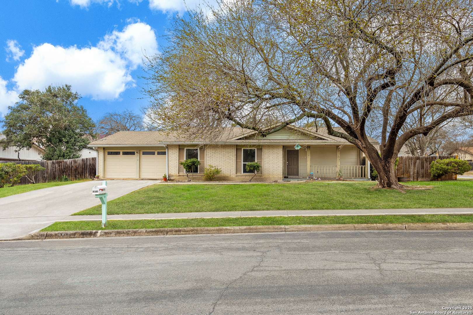 San Antonio, TX 78247,5819 Pineway
