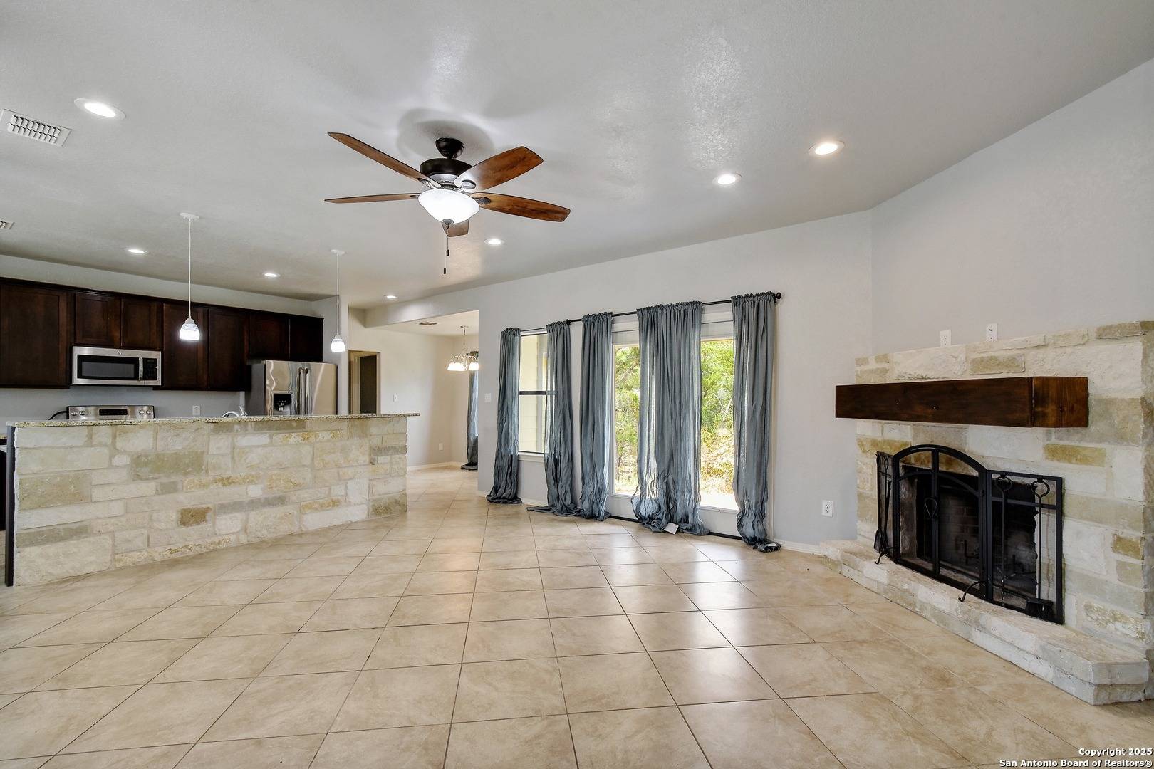 Fischer, TX 78623-2083,1010 PERSIMMON PASS